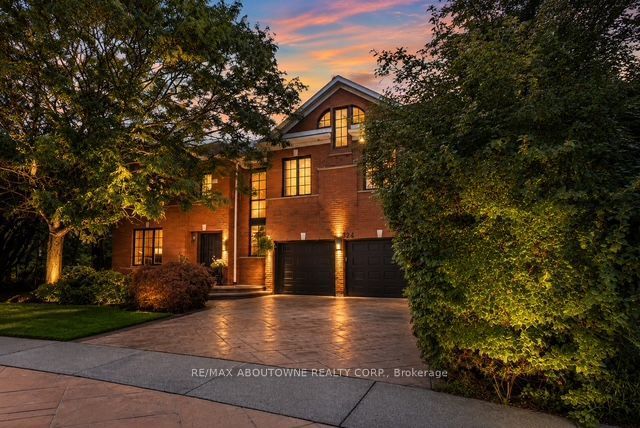 324 Oakridge Court, Oakville, On L6h 5t9