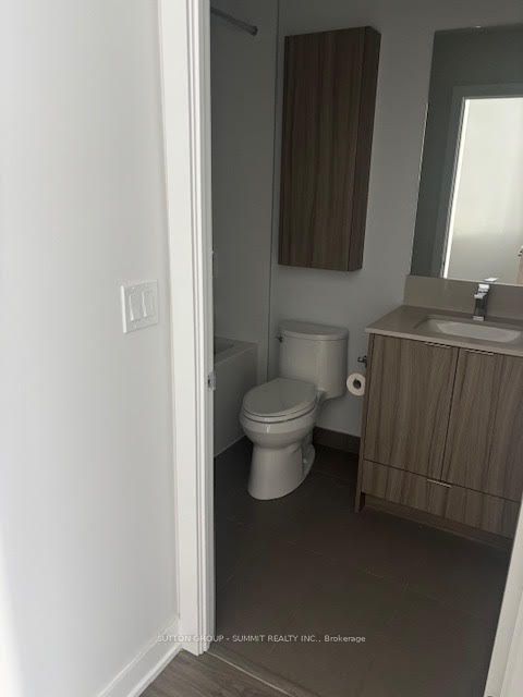 430 Square One Drive 319, Mississauga, On L5b 0r7