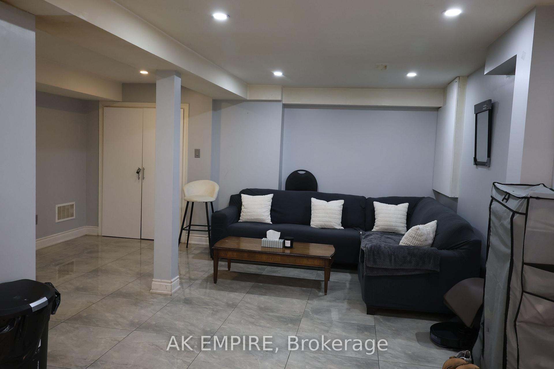 22 Novella Place, Brampton, On L6s 5x1