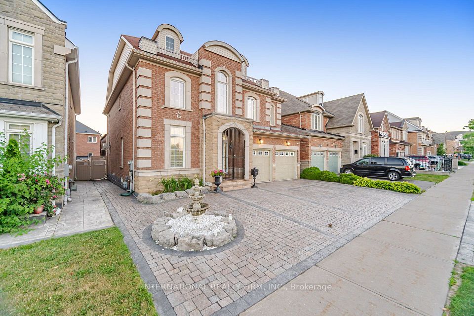 84 Fred Young Drive, Toronto, On M3l 0a3