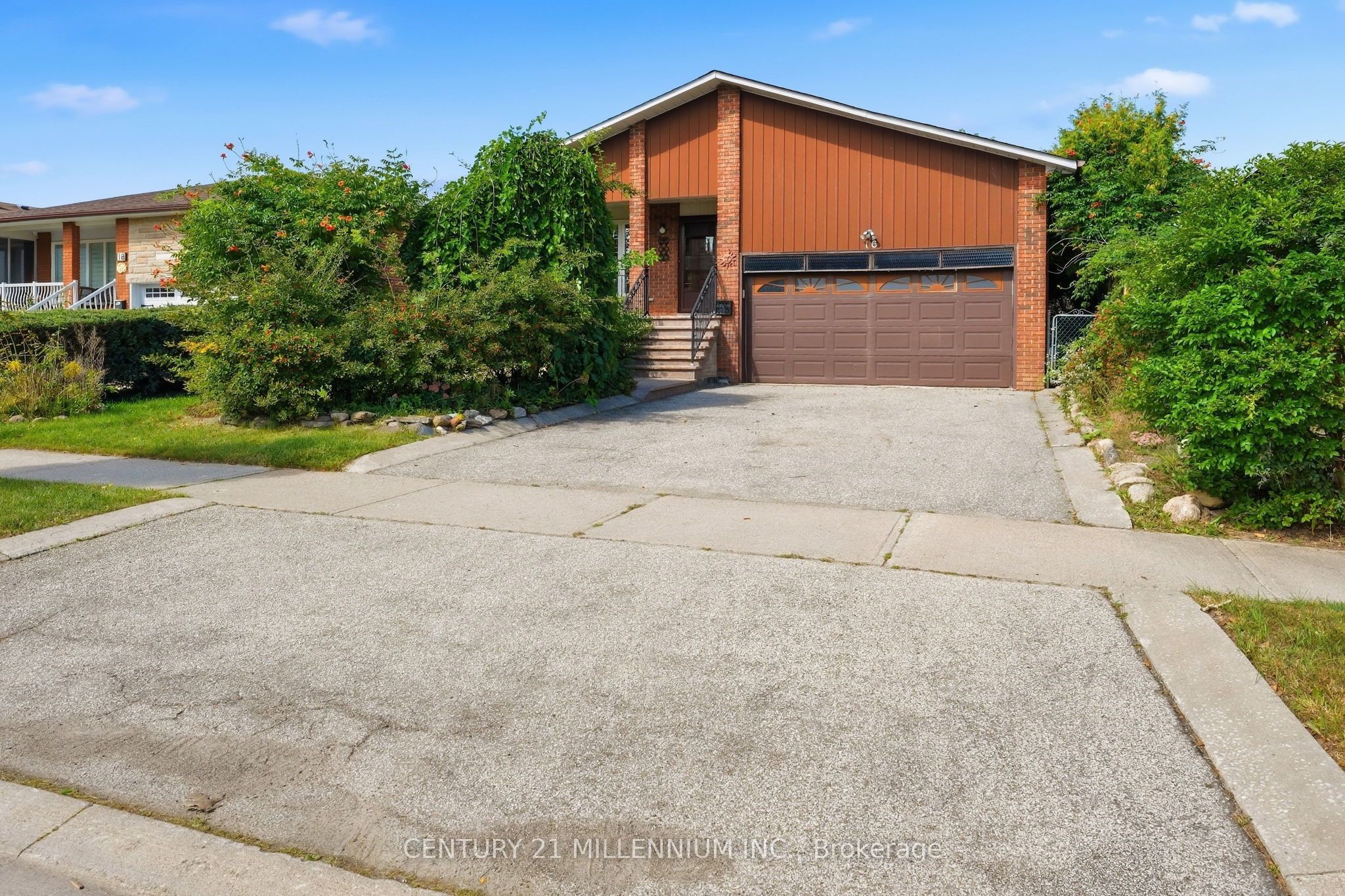 16 Jardine Street, Brampton, On L6s 3h4