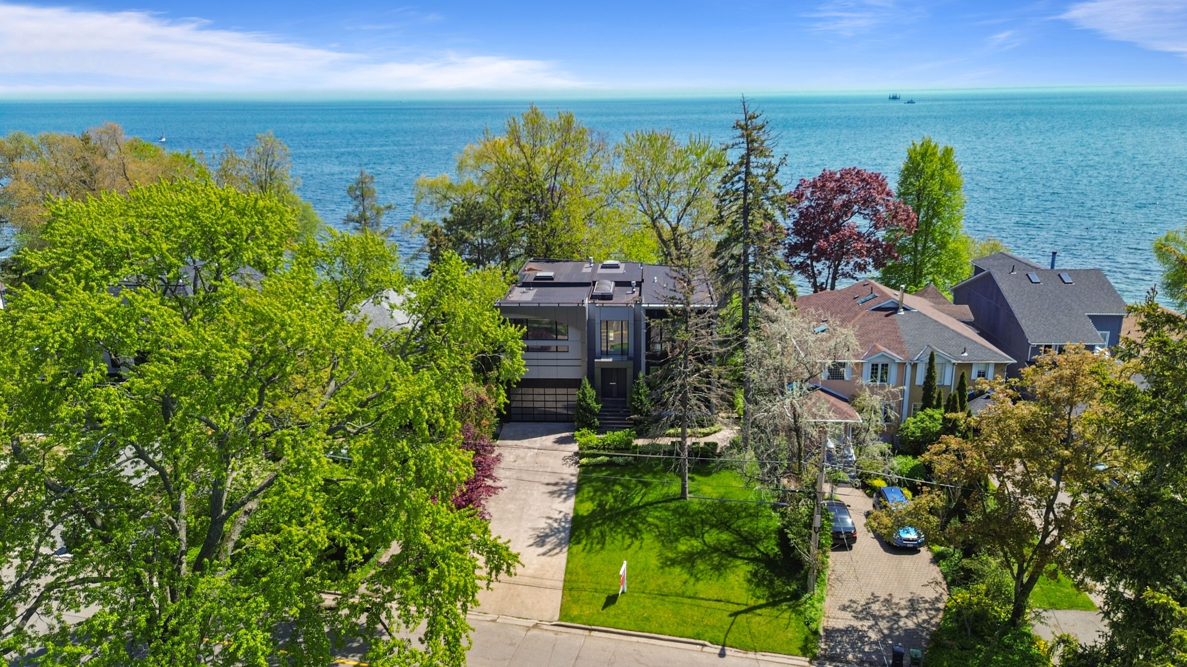 67 Lake Promenade, Toronto, On M8w 1a2