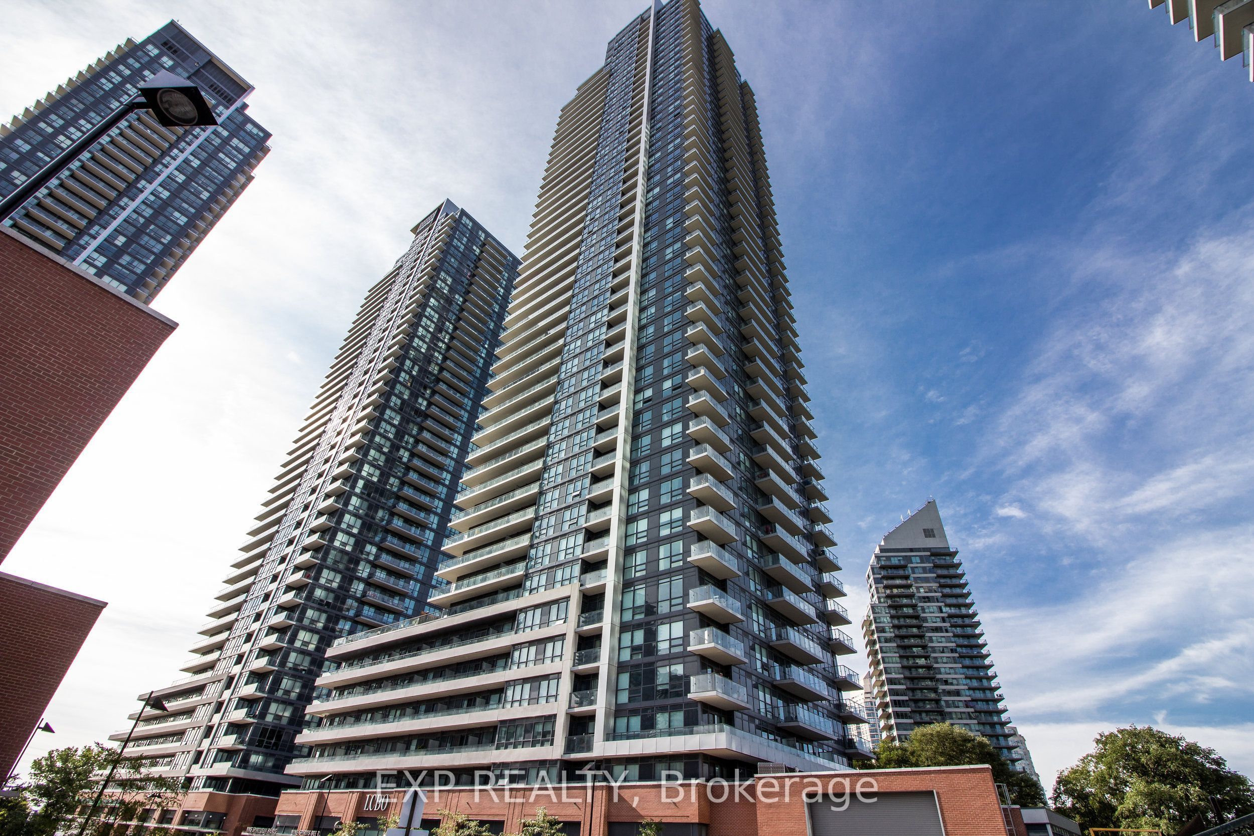 2220 Lake Shore Boulevard W 311, Toronto, On M8y 3h8