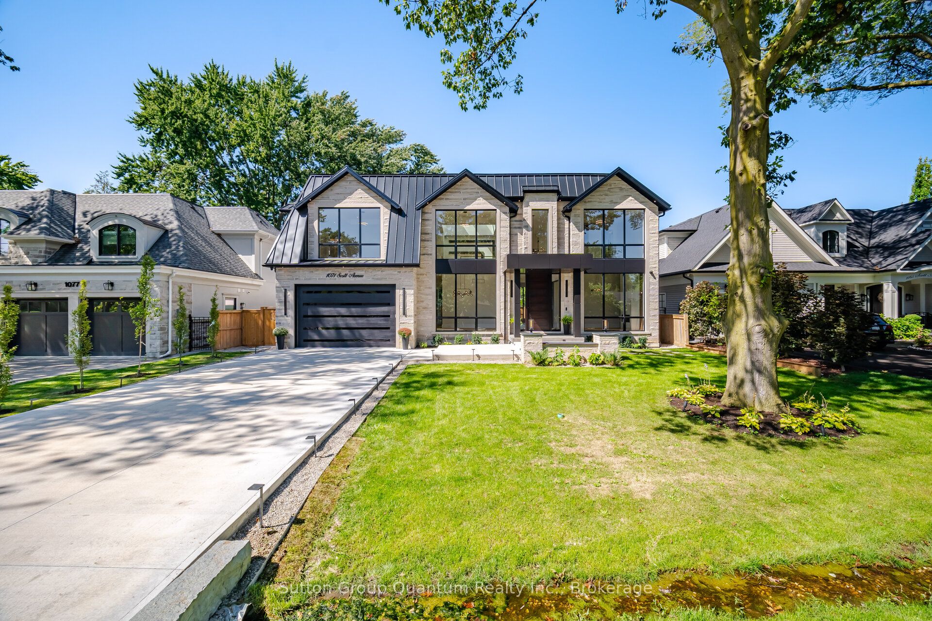 1071 Scott Avenue N, Oakville, On L6l 2m2