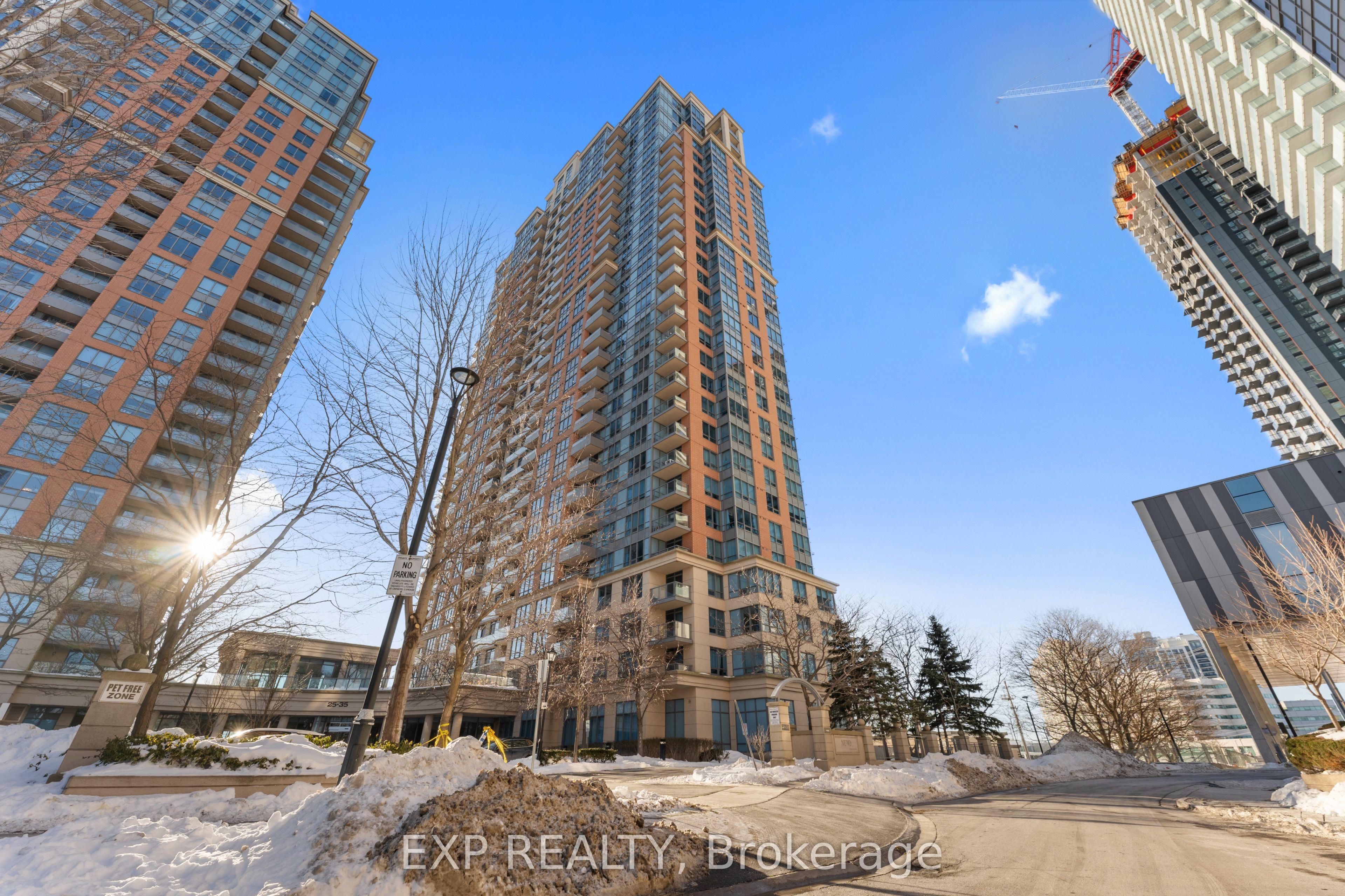 35 Viking Lane 436, Toronto, On M9b 0a2