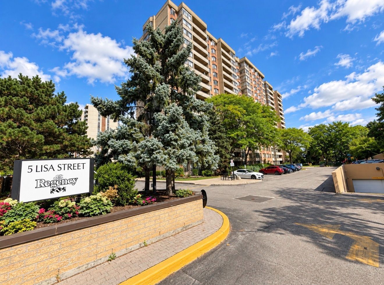 5 Lisa Street 910, Brampton, On L6t 4t4