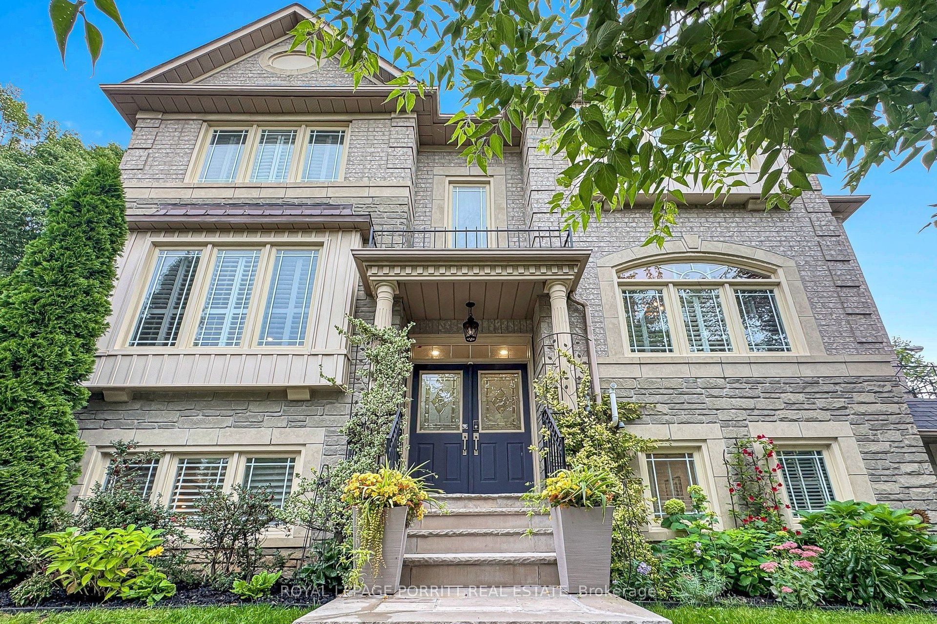 2 Granite Court, Toronto, On M8v 4a4