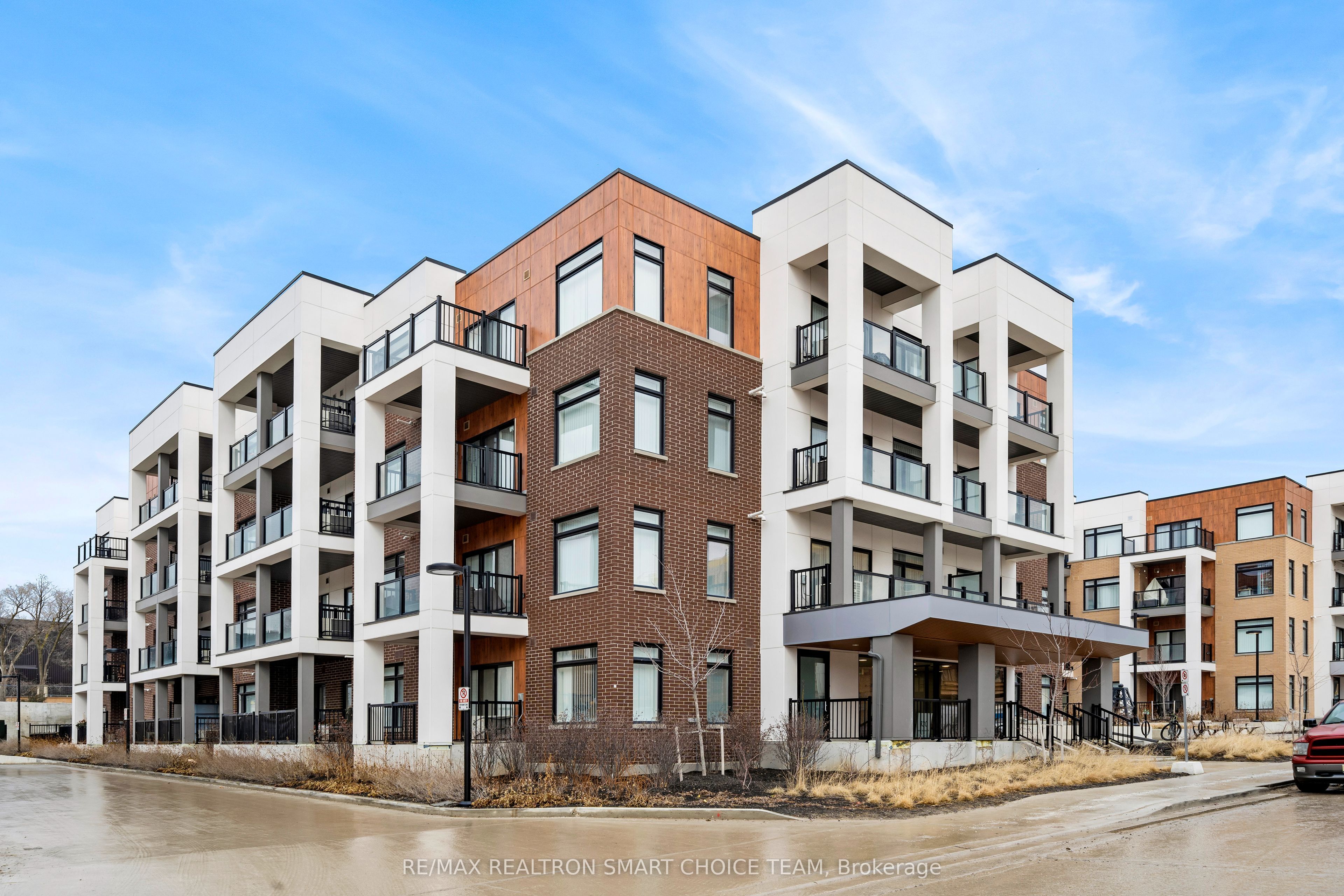 130 Canon Jackson Drive 108, Toronto, On M5m 0b7