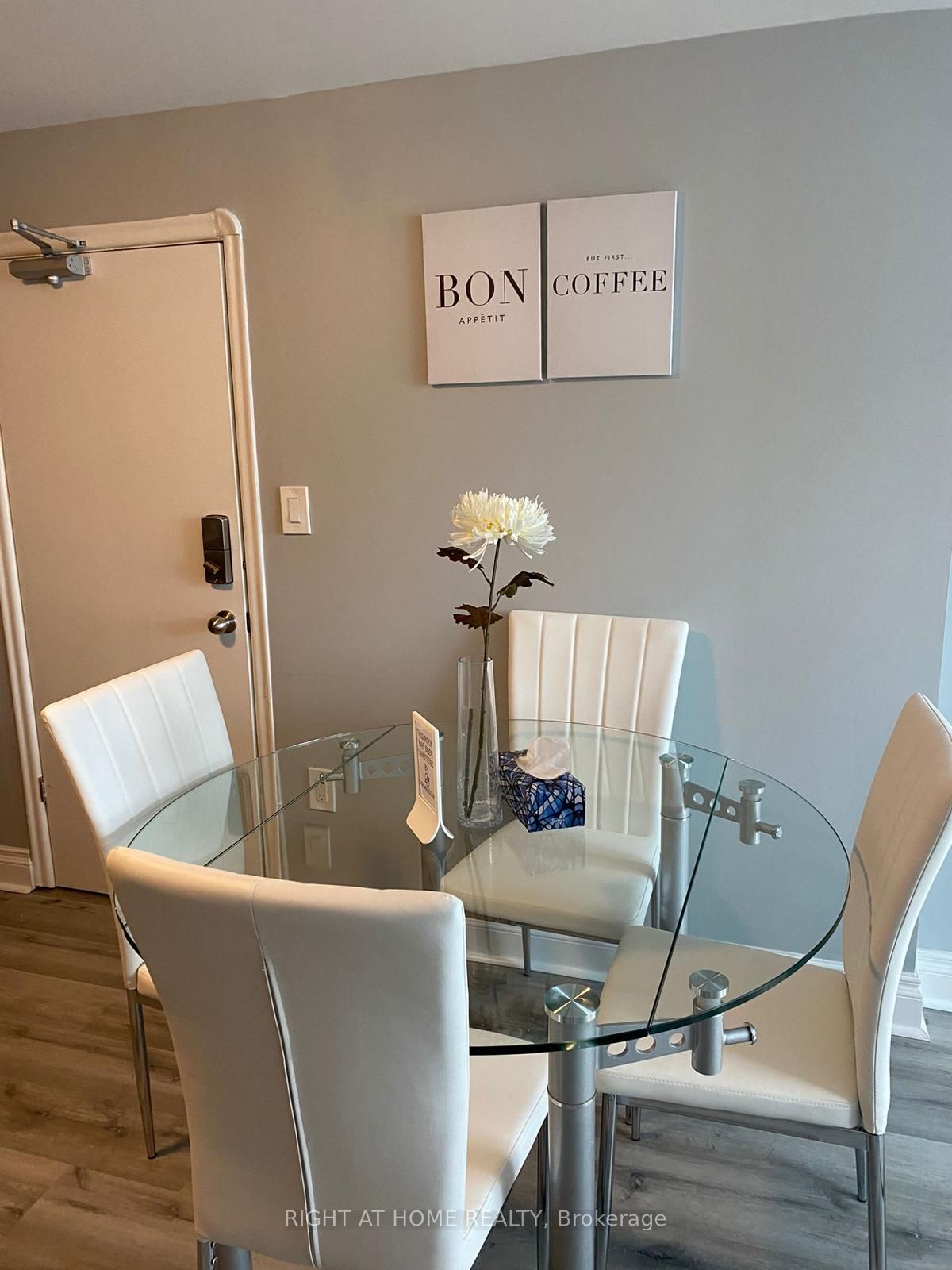 11 Donald Avenue 4, Toronto, On M6m 1j7