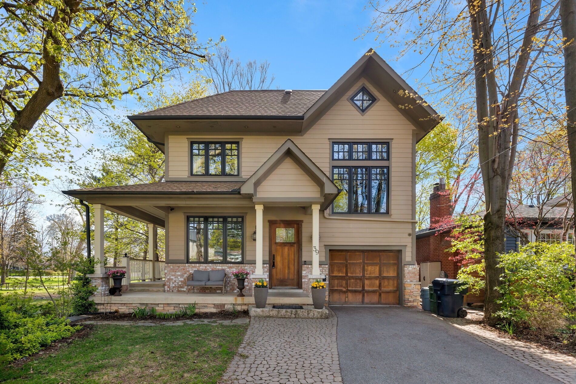 39 Loyalist Road, Toronto, On M9a 3p2