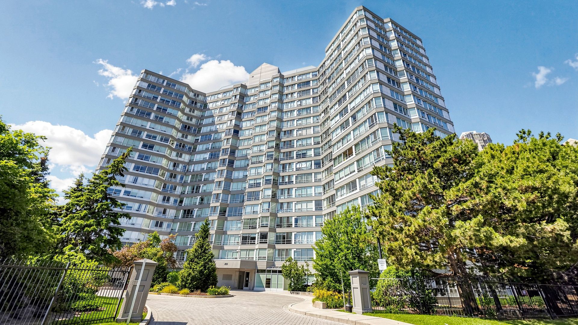 50 Kingsbridge Garden Circle 504, Mississauga, On L5r 1y2