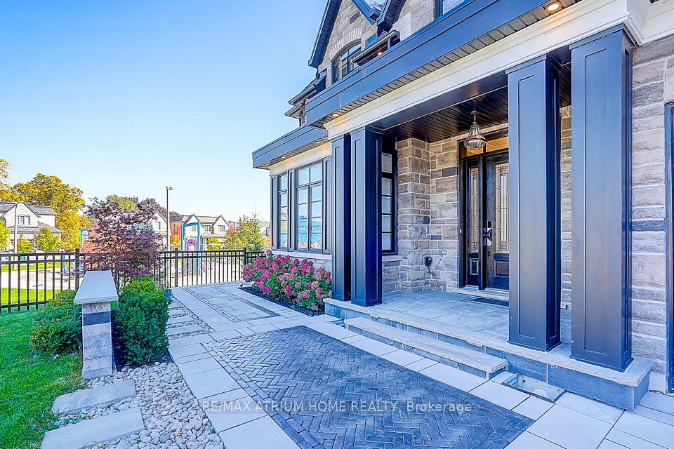 246 Nyla Court, Oakville, On L6l 0g8