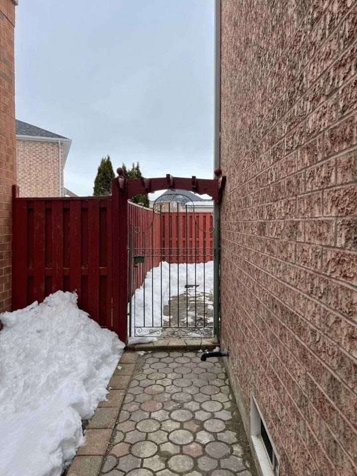 82 Ferncroft Place E, Brampton, On L7a 2z6