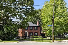 10 Queens Avenue, Toronto, On M8v 2n1