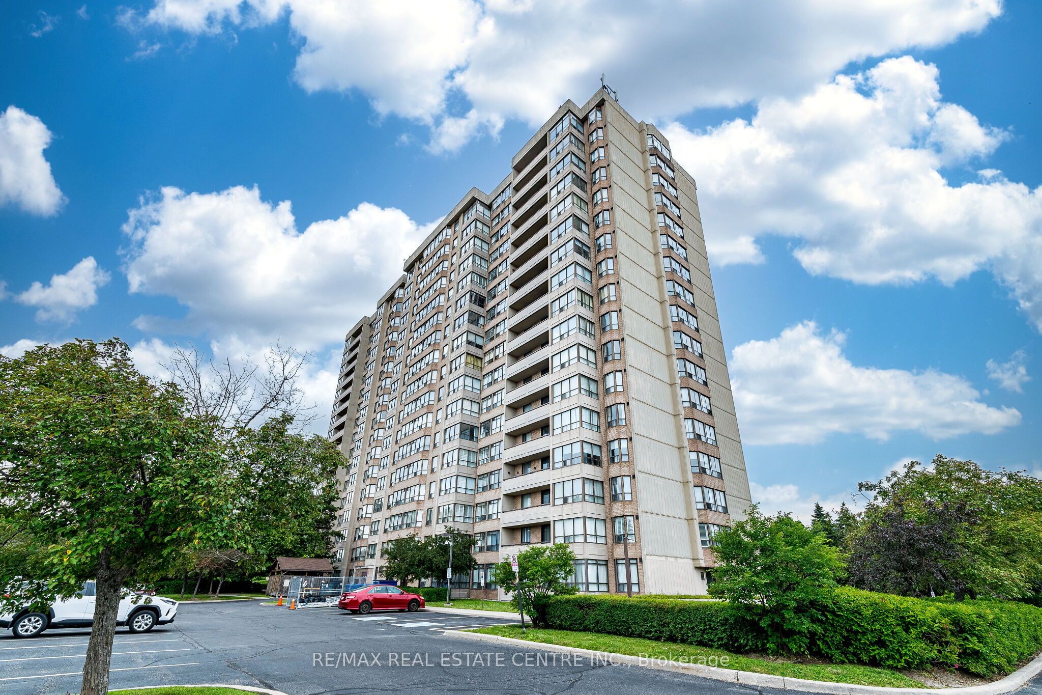 10 Malta Avenue 210, Brampton, On L6y 4g6
