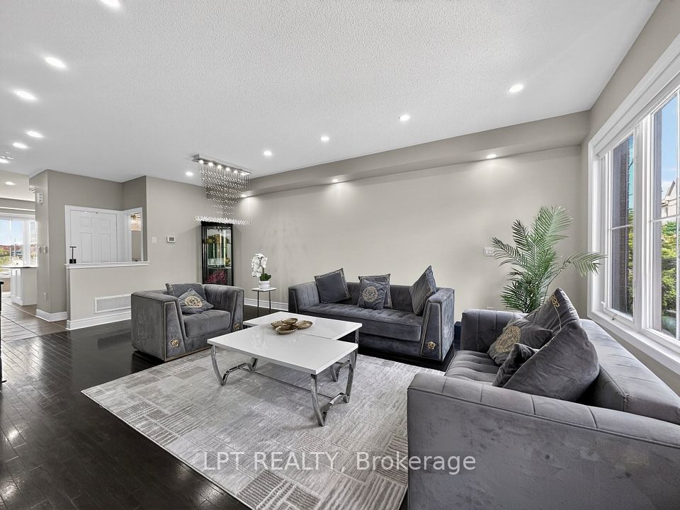 44 Cedar Lake Crescent, Brampton, On L6y 0p9