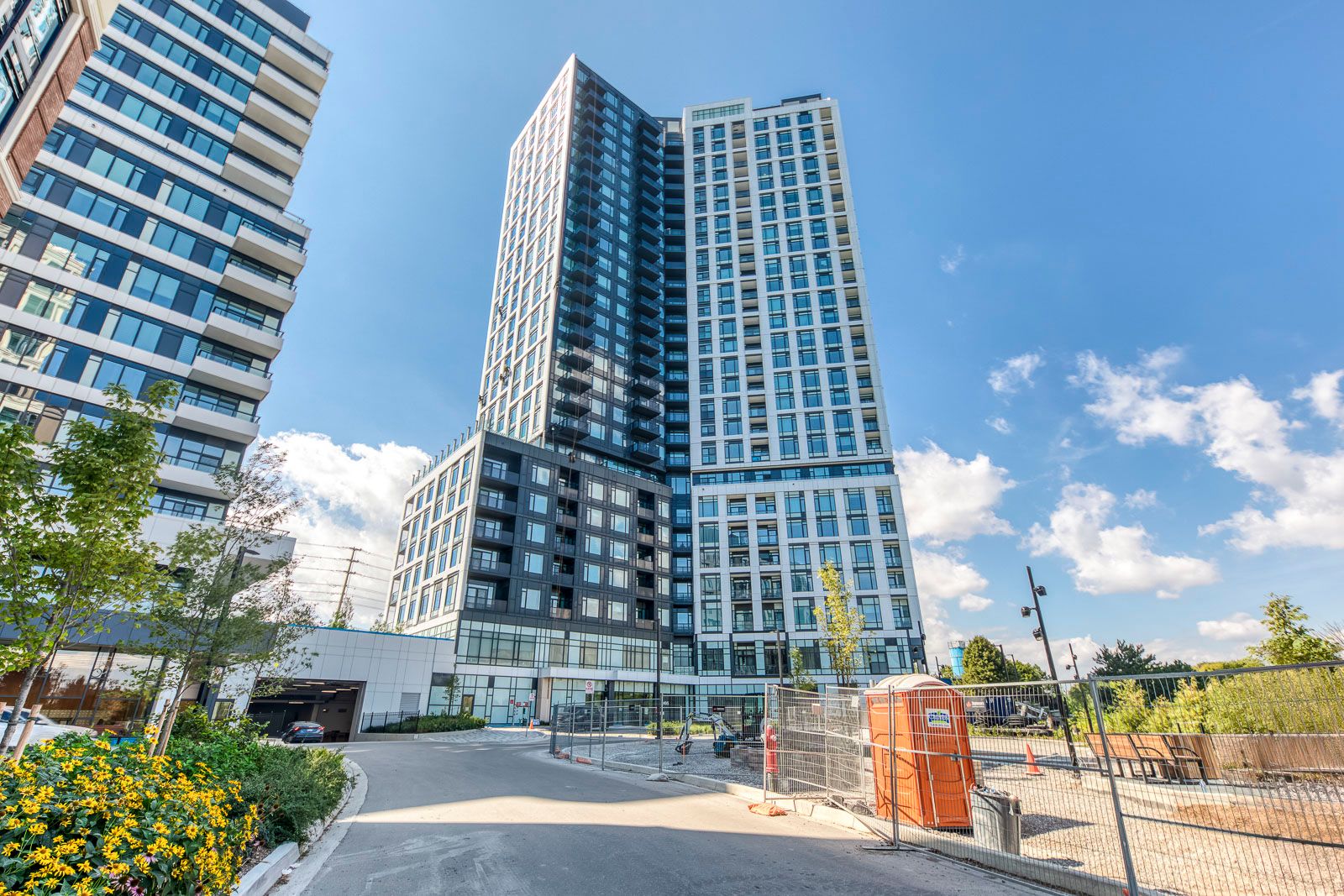 2495 Eglinton Avenue W 1810, Mississauga, On L5m 2t2