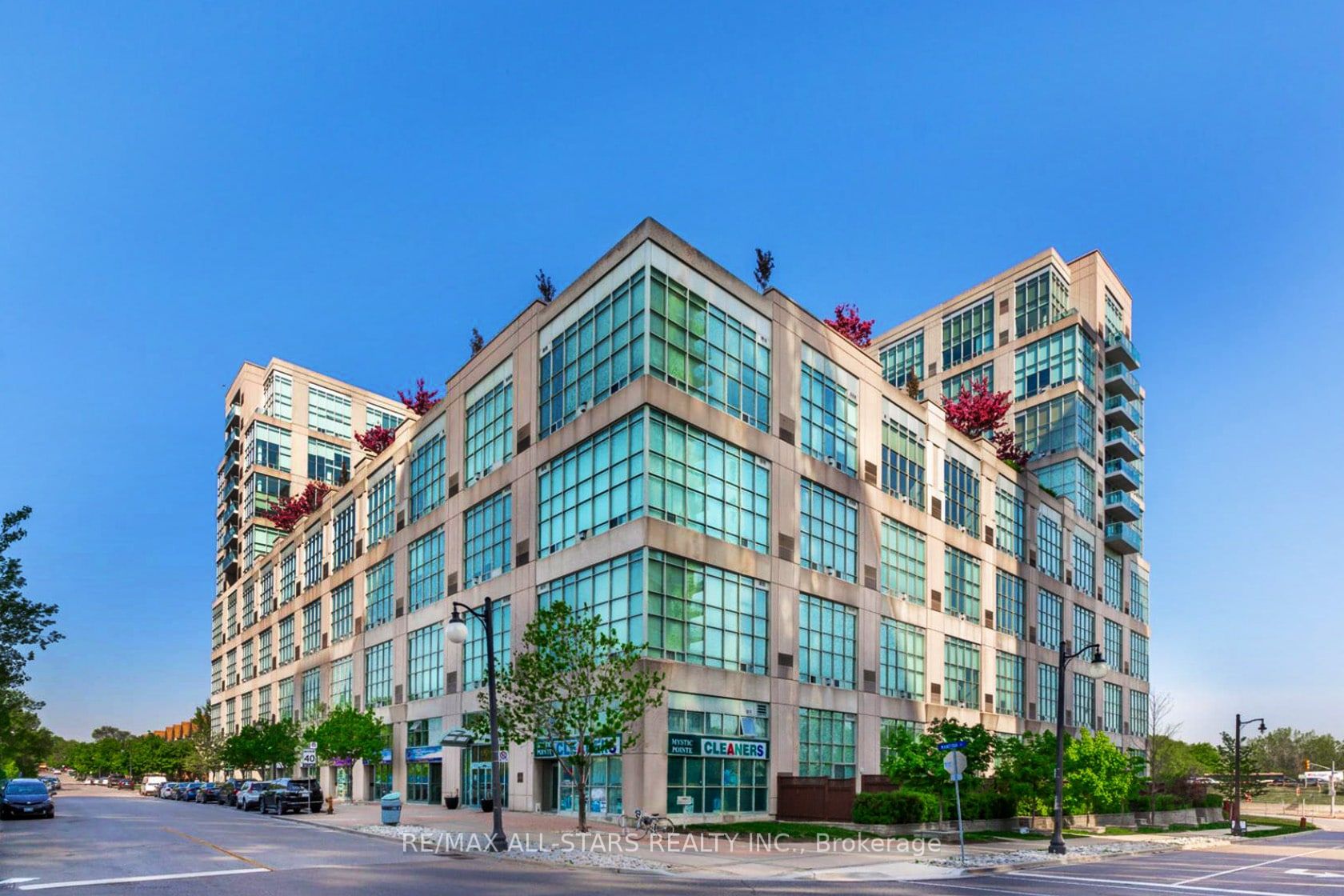 250 Manitoba Street 621, Toronto, On M8y 4g8