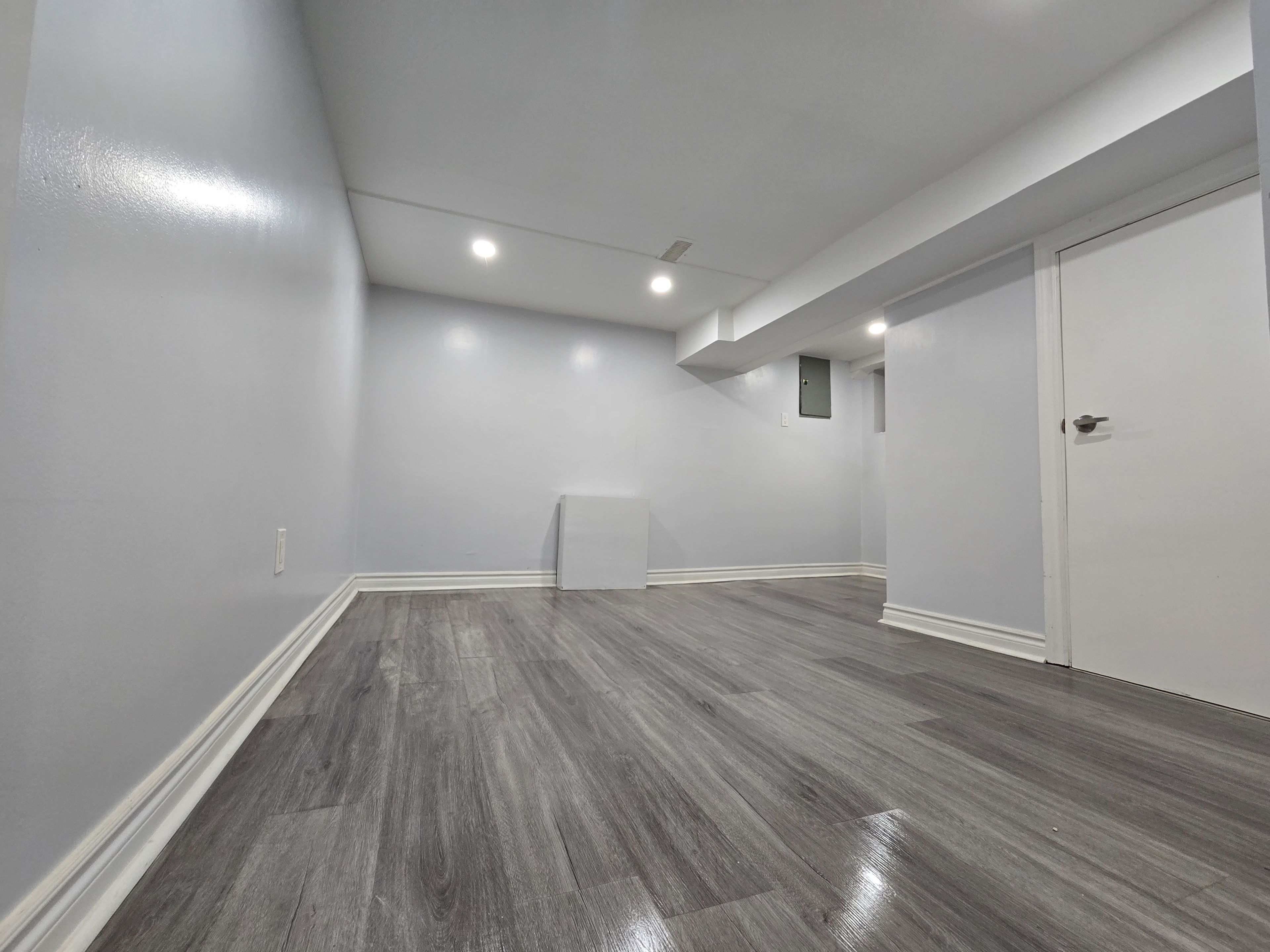 984 Ossington Avenue Bsmt, Toronto, On M6g 3v6
