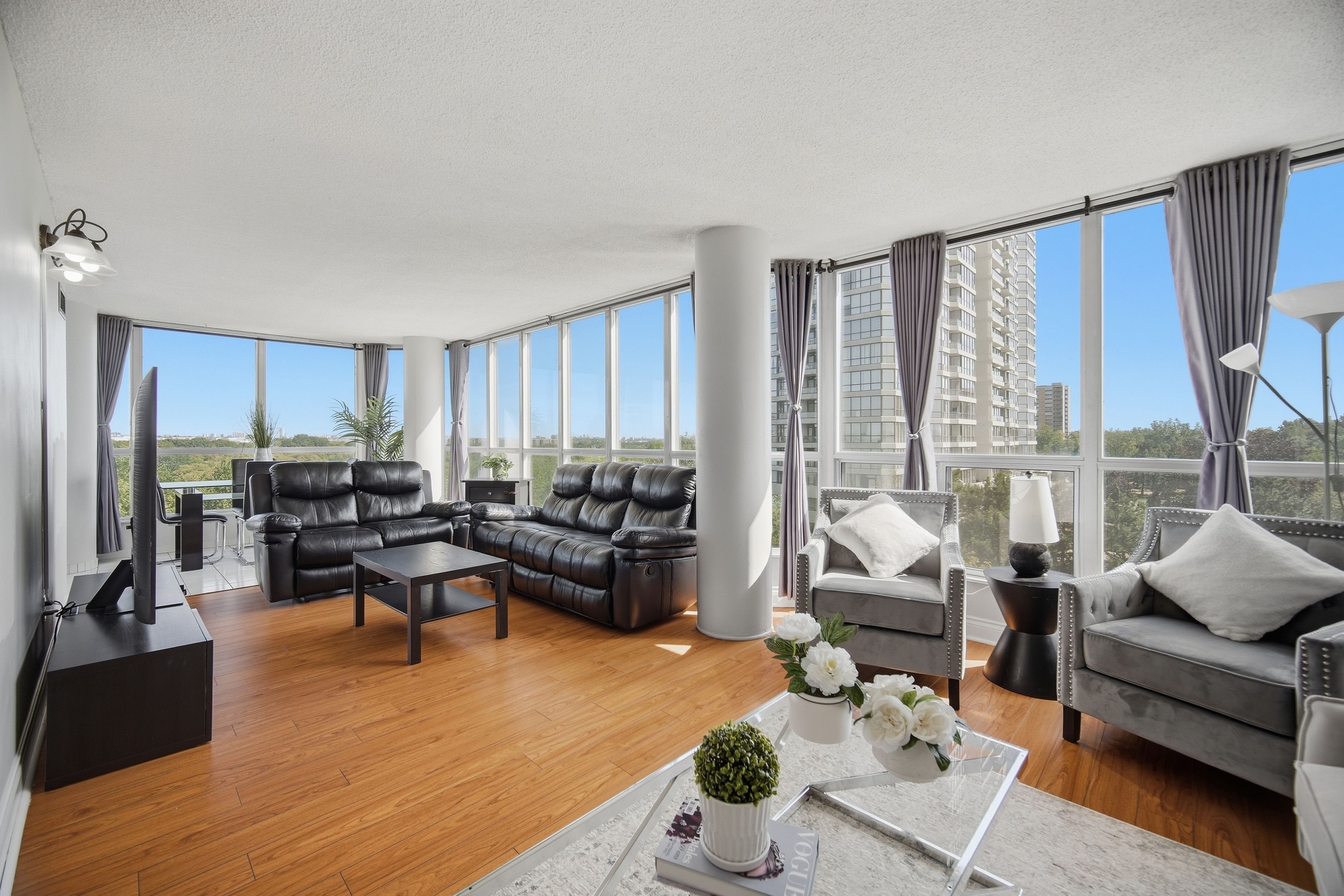 1 Rowntree Road 502, Toronto, On M9v 5g7