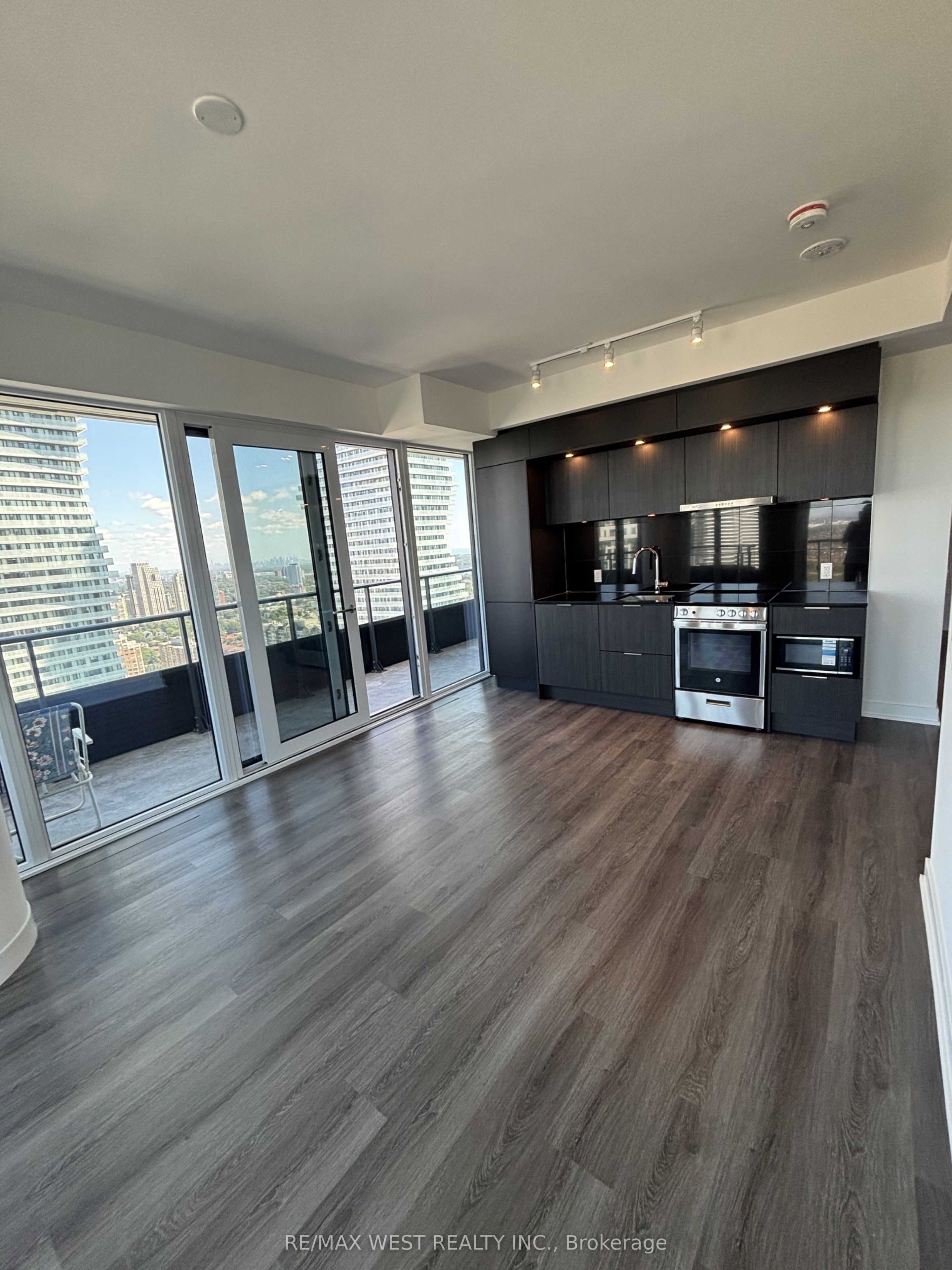 448 Burnhamthorpe Road 3305, Mississauga, On L5b 0r4