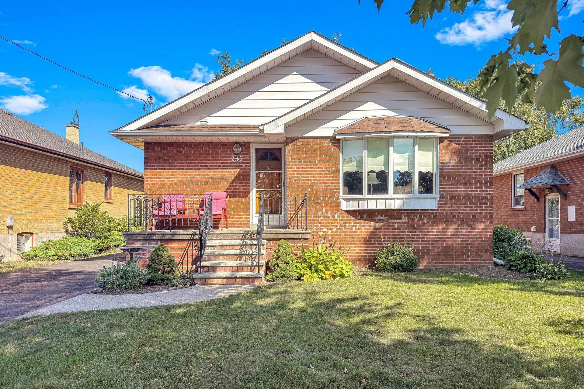 247 Hallmark Avenue, Toronto, On M8w 4l3