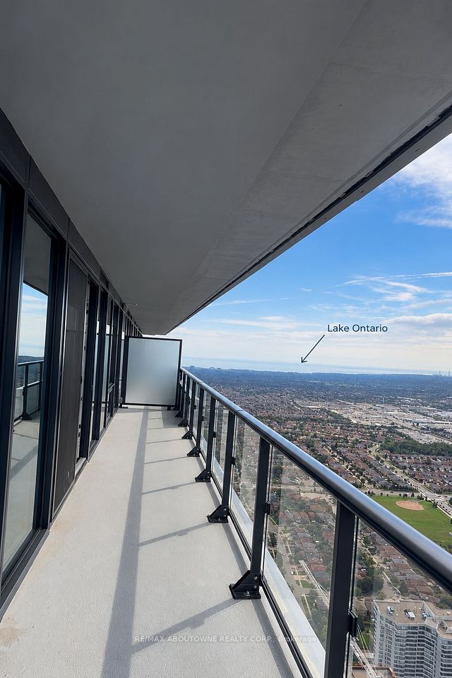 448 Burnhamthorpe Road W 7402, Mississauga, On L5b 0r4