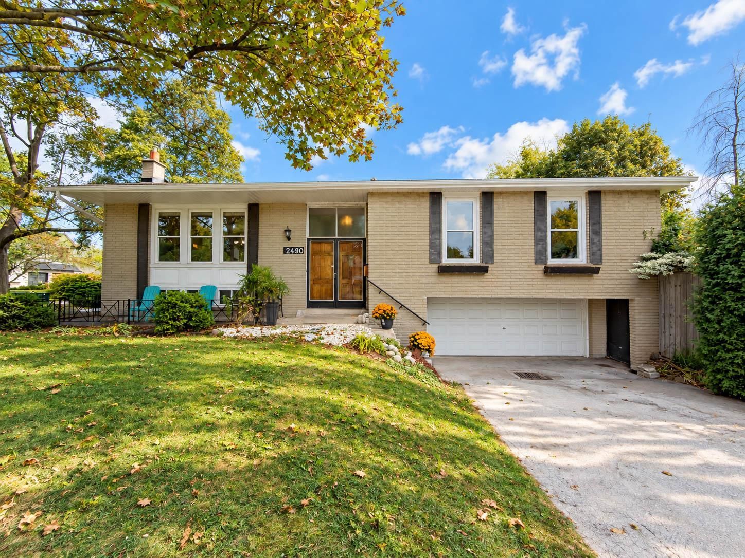 2490 Yarmouth Crescent, Oakville, On L6l 2m8
