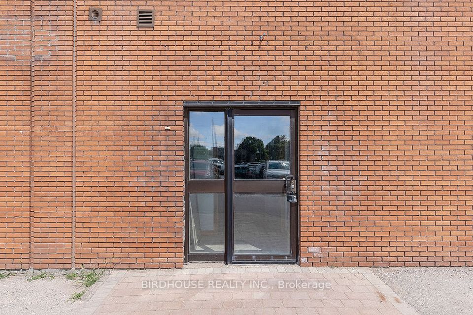 189 Kent Street W 106, Kawartha Lakes, On K9v 5g6