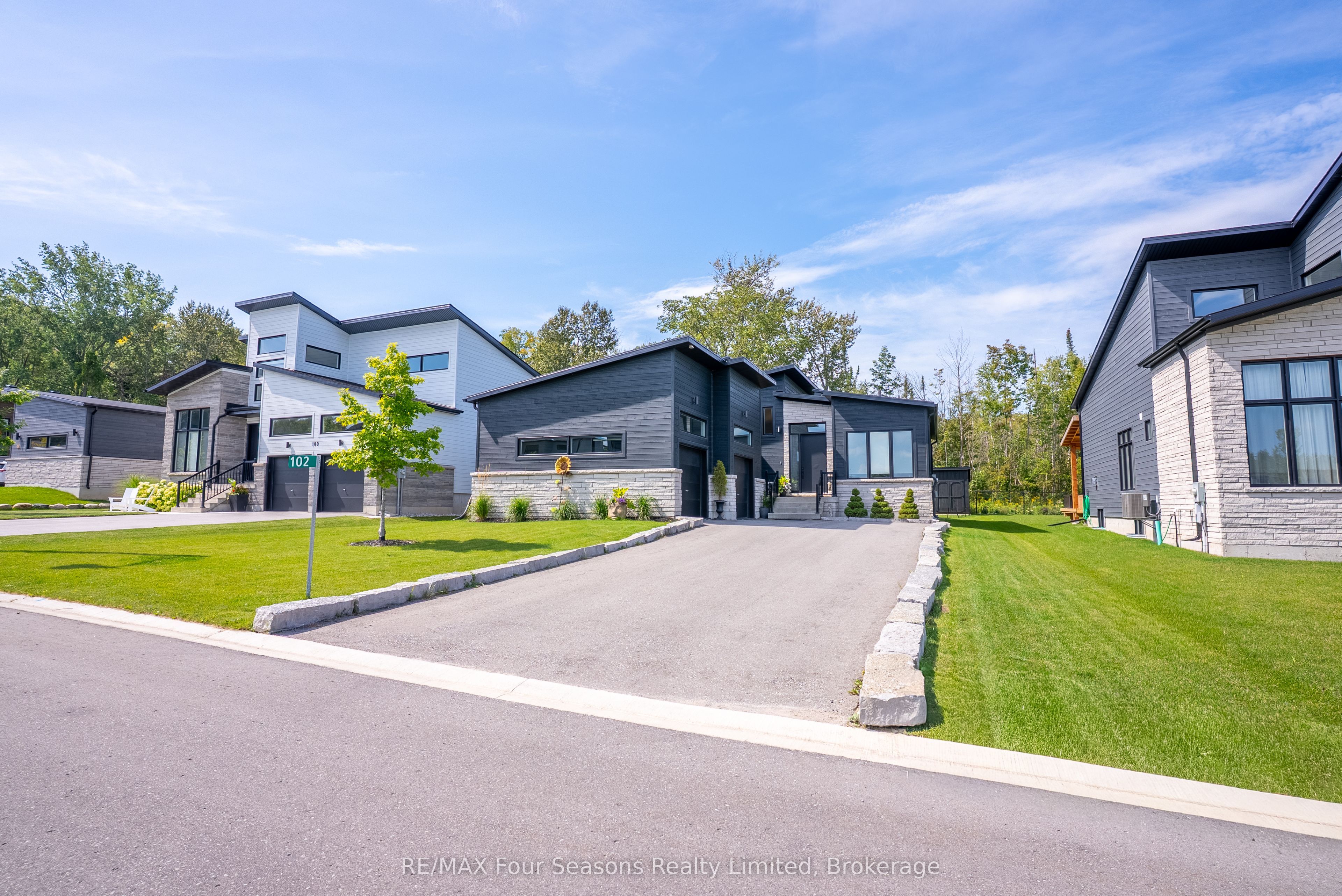 102 Goldie Court, Blue Mountains, On N0h 1j0