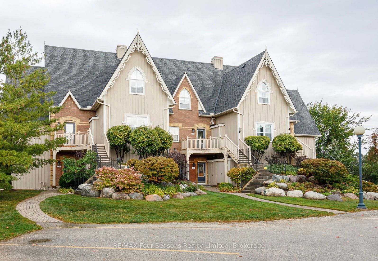 170 Snowbridge Way N 225, Blue Mountains, On N0h 2p0