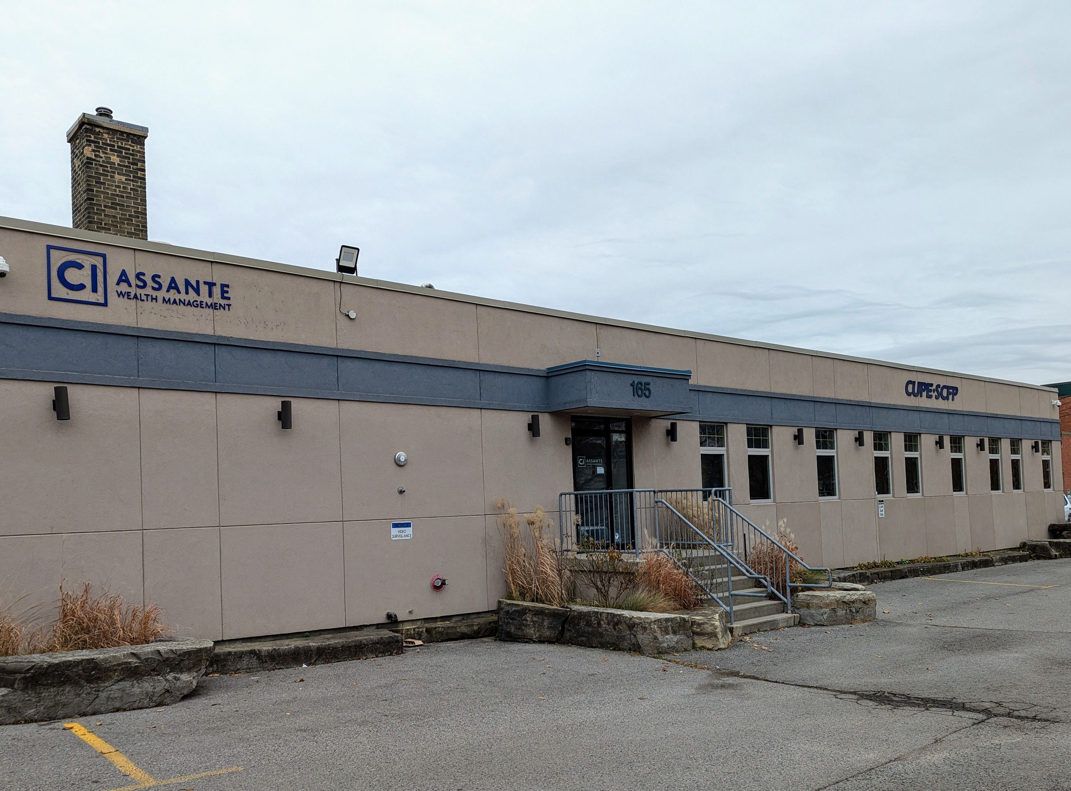 165 Sherbrooke Street 1b, Peterborough, On K9j 2n2
