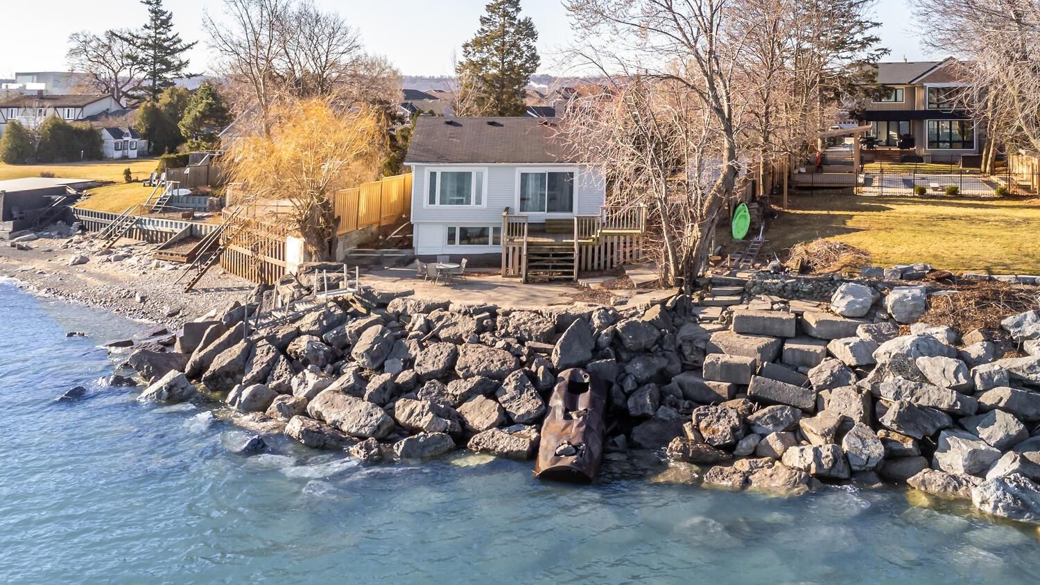 18 1/2 Lakeshore Drive, Hamilton, On L8e 5c6