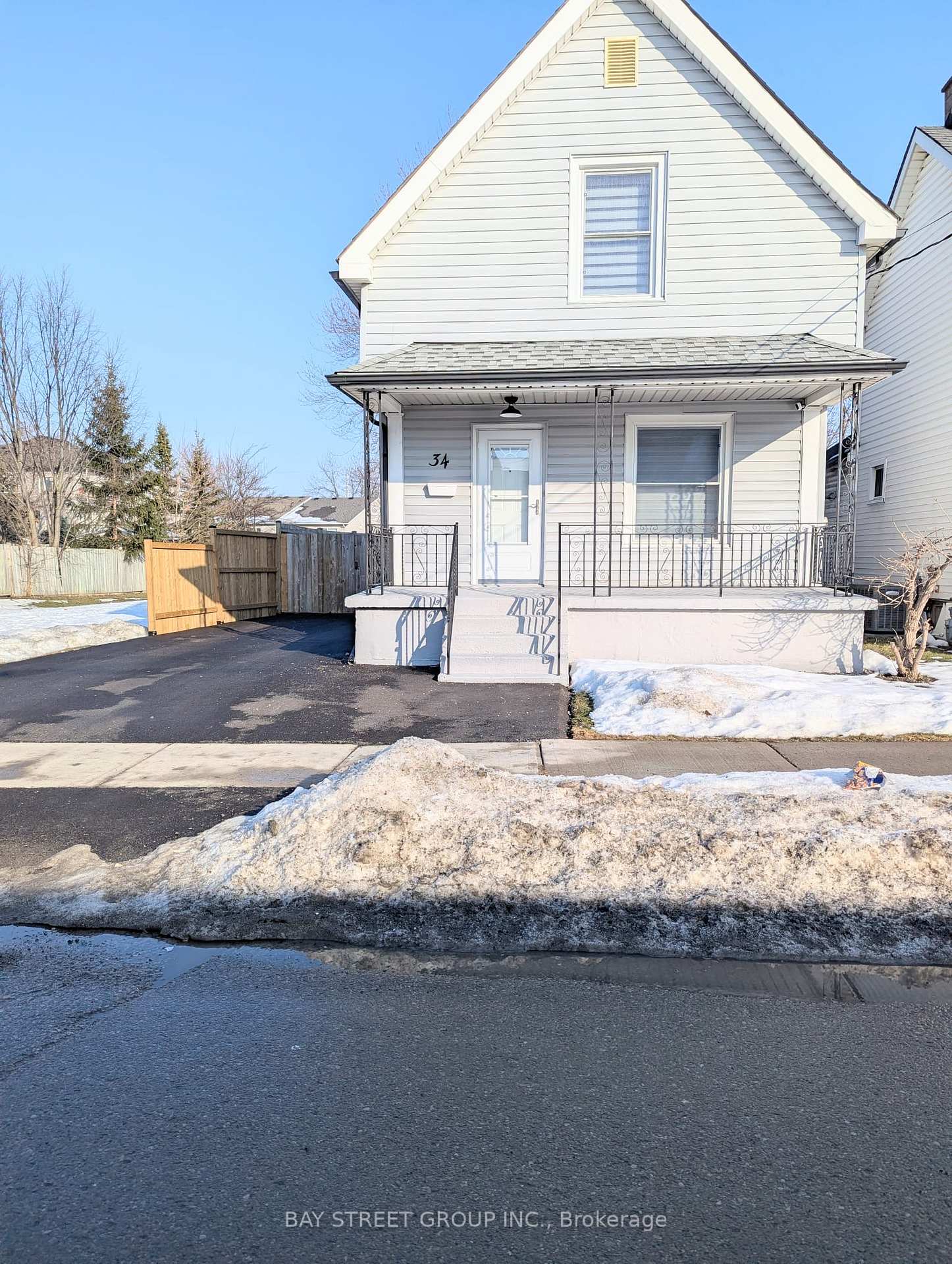 34 Tasker Street, St. Catharines, On L2r 3z8