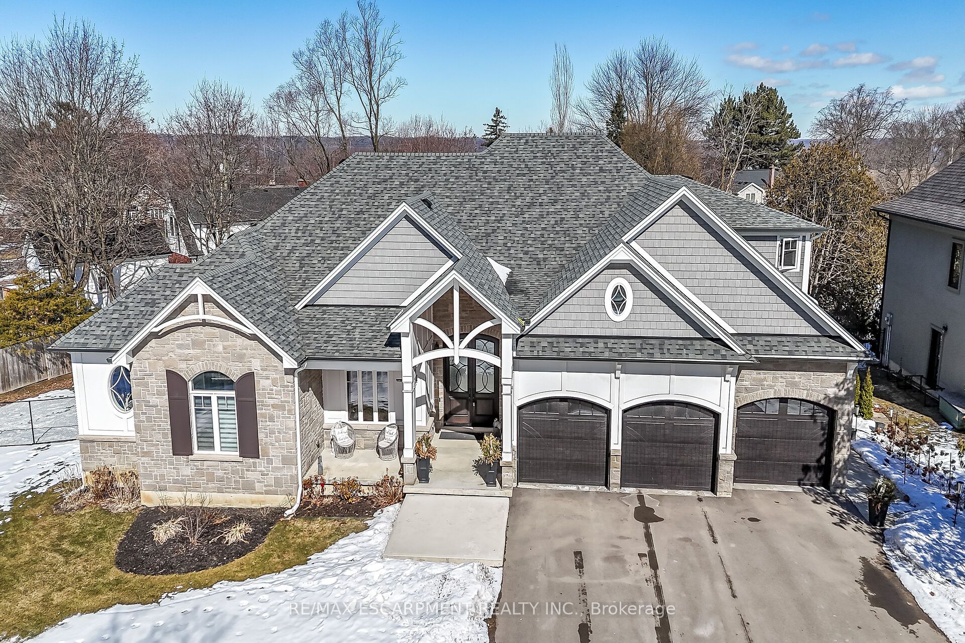 747 Vernon Place, Hamilton, On L9g 3h4