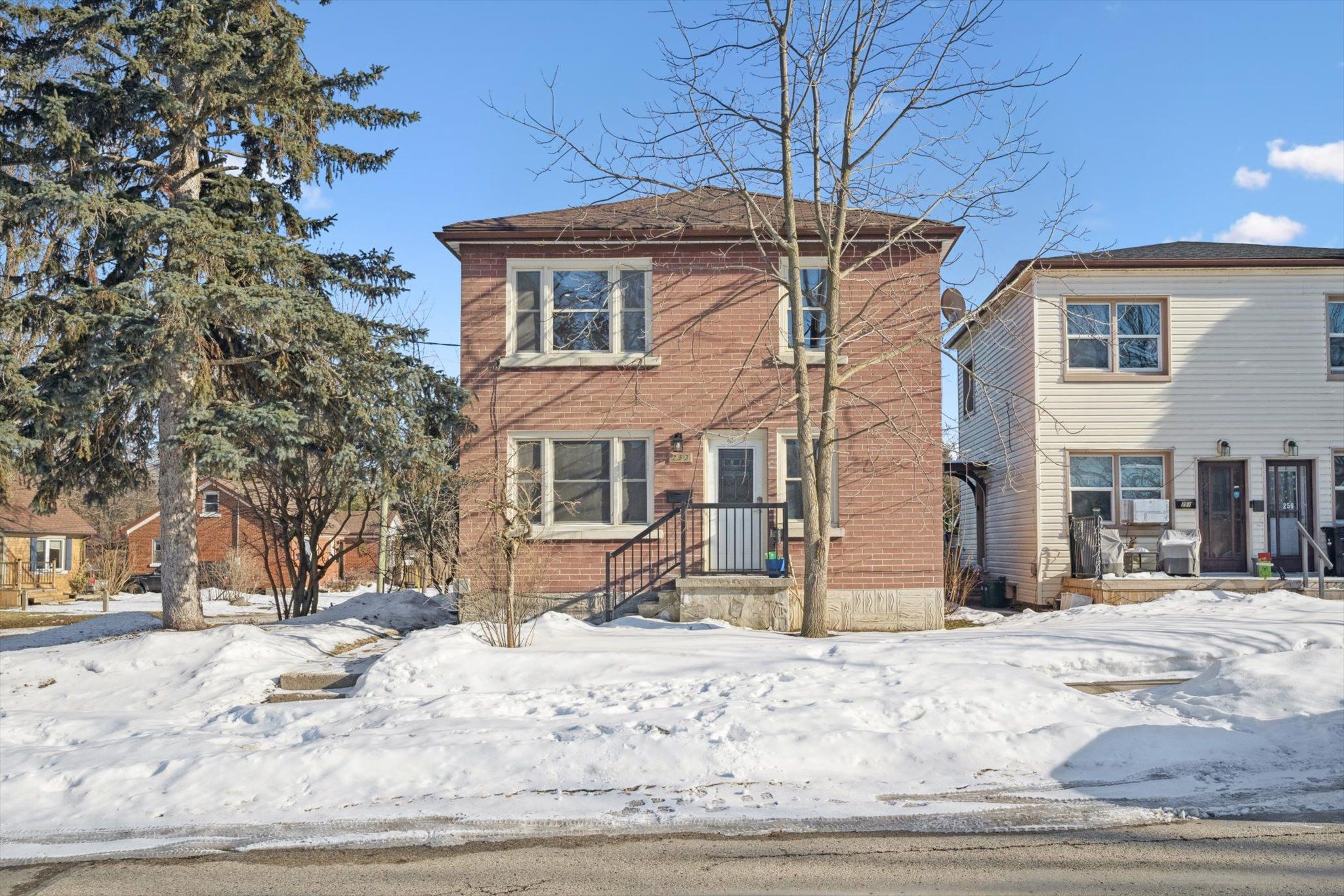 253 Sydney Street S, Kitchener, On N2g 3v8