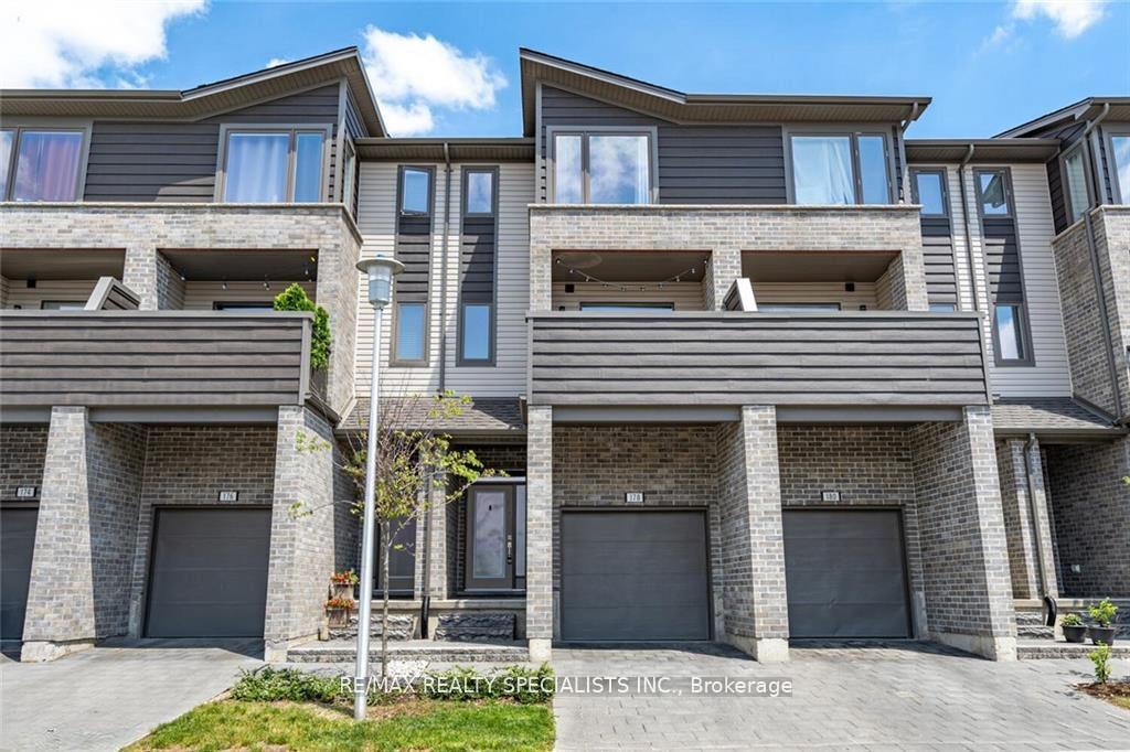 1960 Dalmagarry Road 178, London North, On M5v 3v6