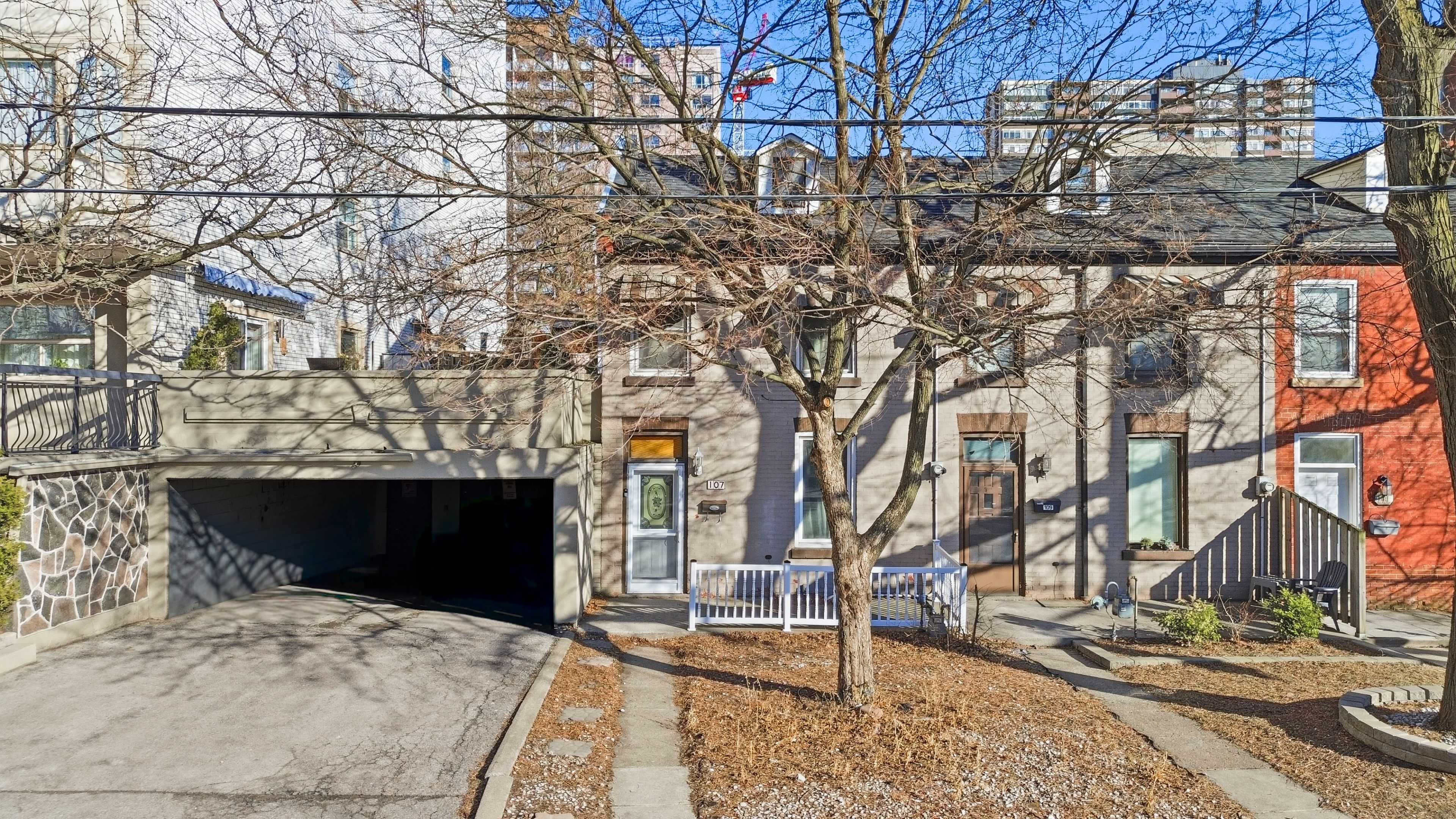 107 Queen Street S, Hamilton, On L8p 3r9