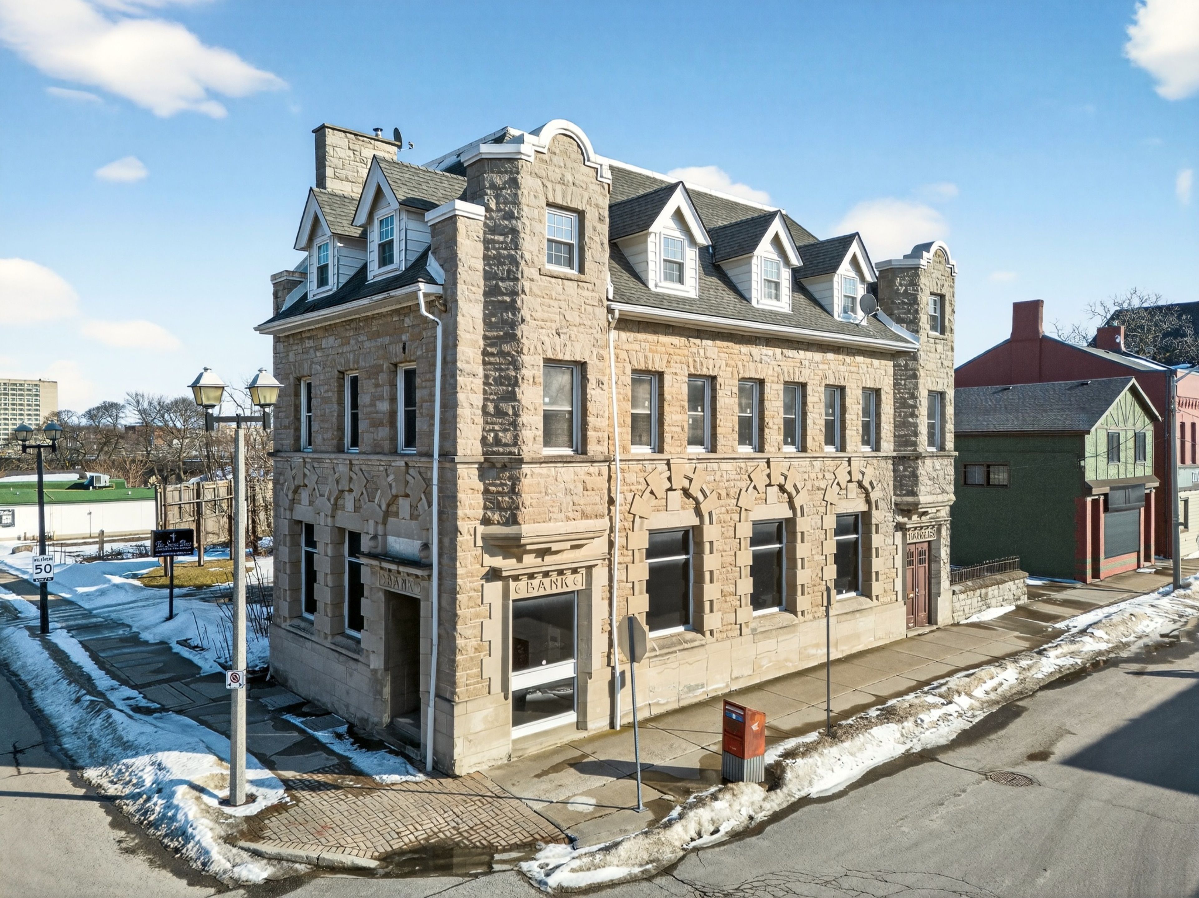 4190 Bridge Street, Niagara Falls, On L2e 2r4