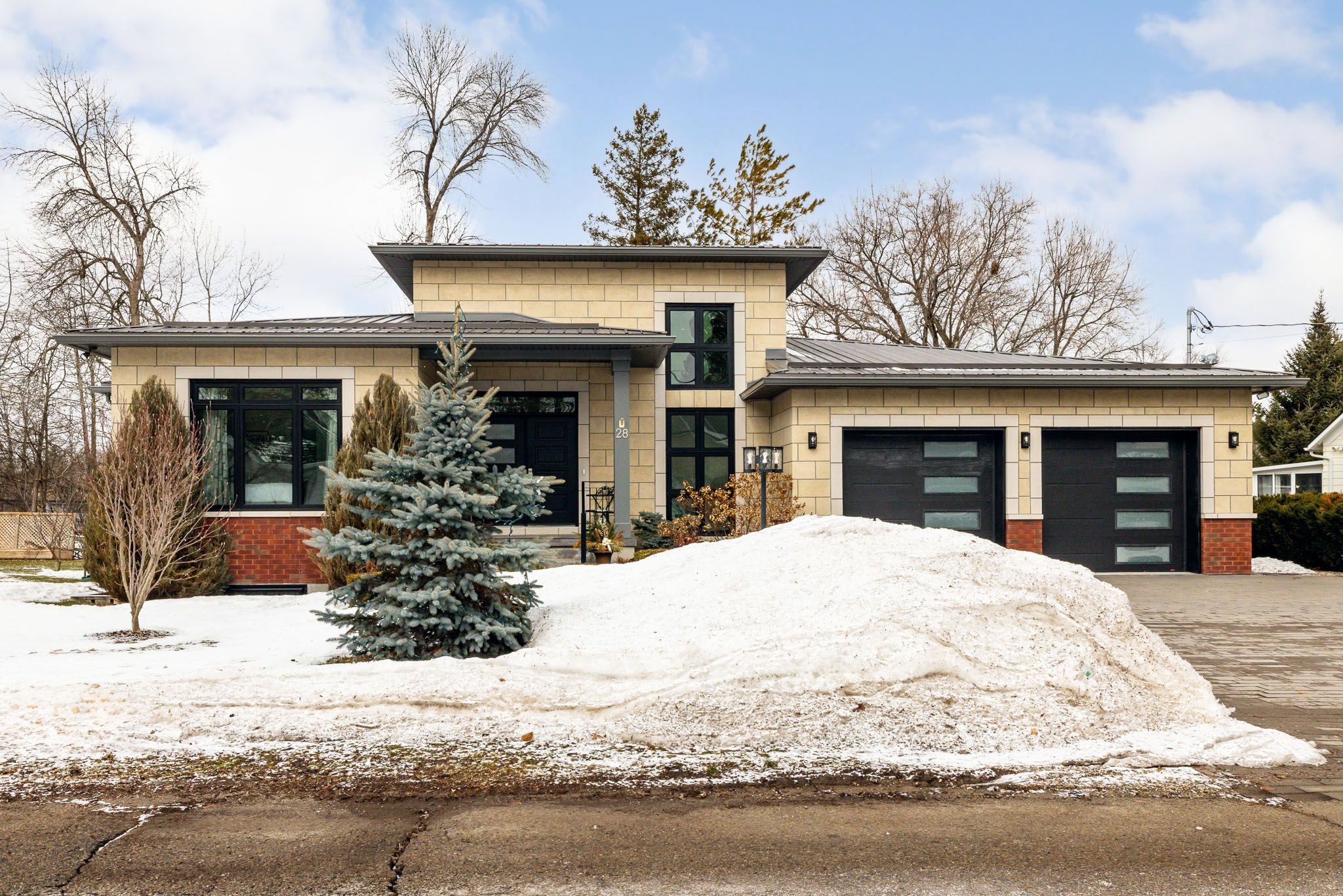 28 George Street, Westport, On K0g 1x0