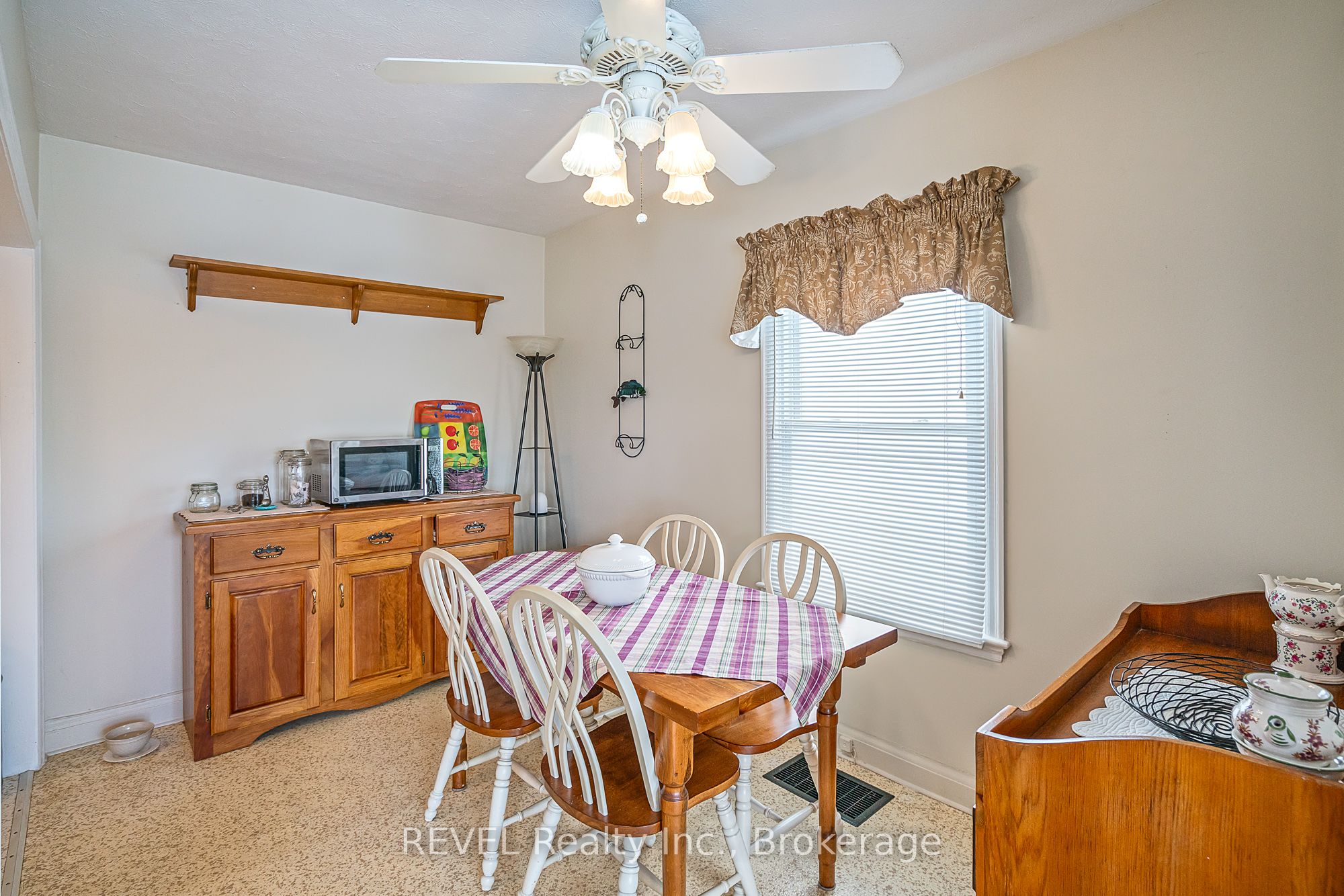 18 Valley Road, St. Catharines, On L2s 1y6