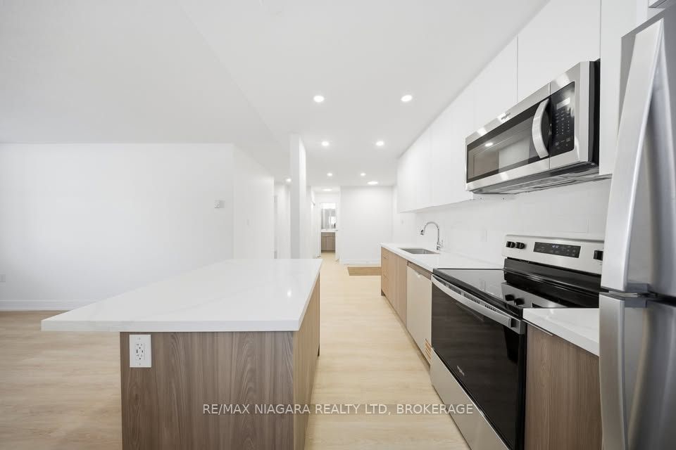 25 Downes Avenue, Prince Edward County, On K0k 2t0