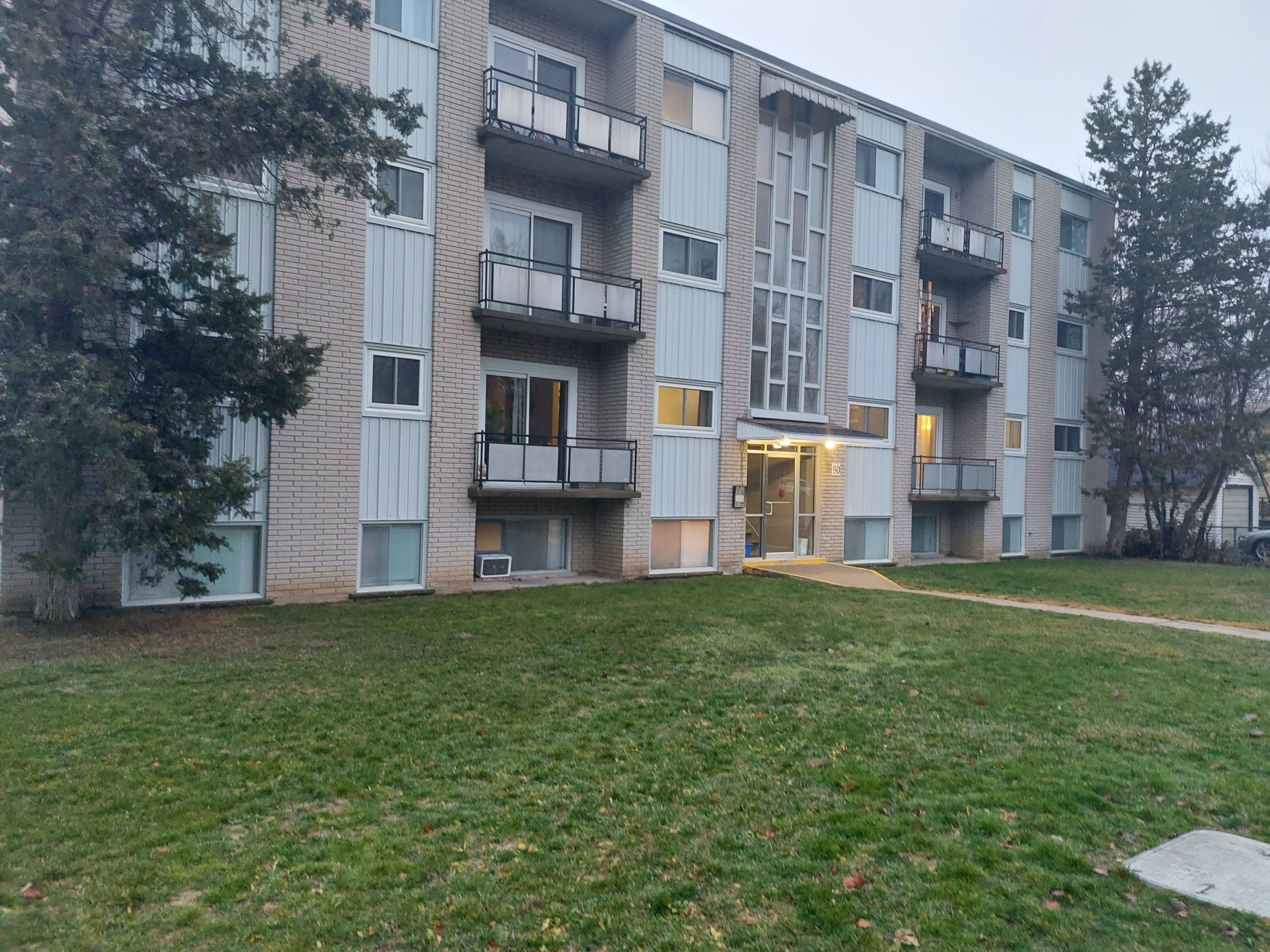 90 Marshall Street 9, Waterloo, On N2j 2t4