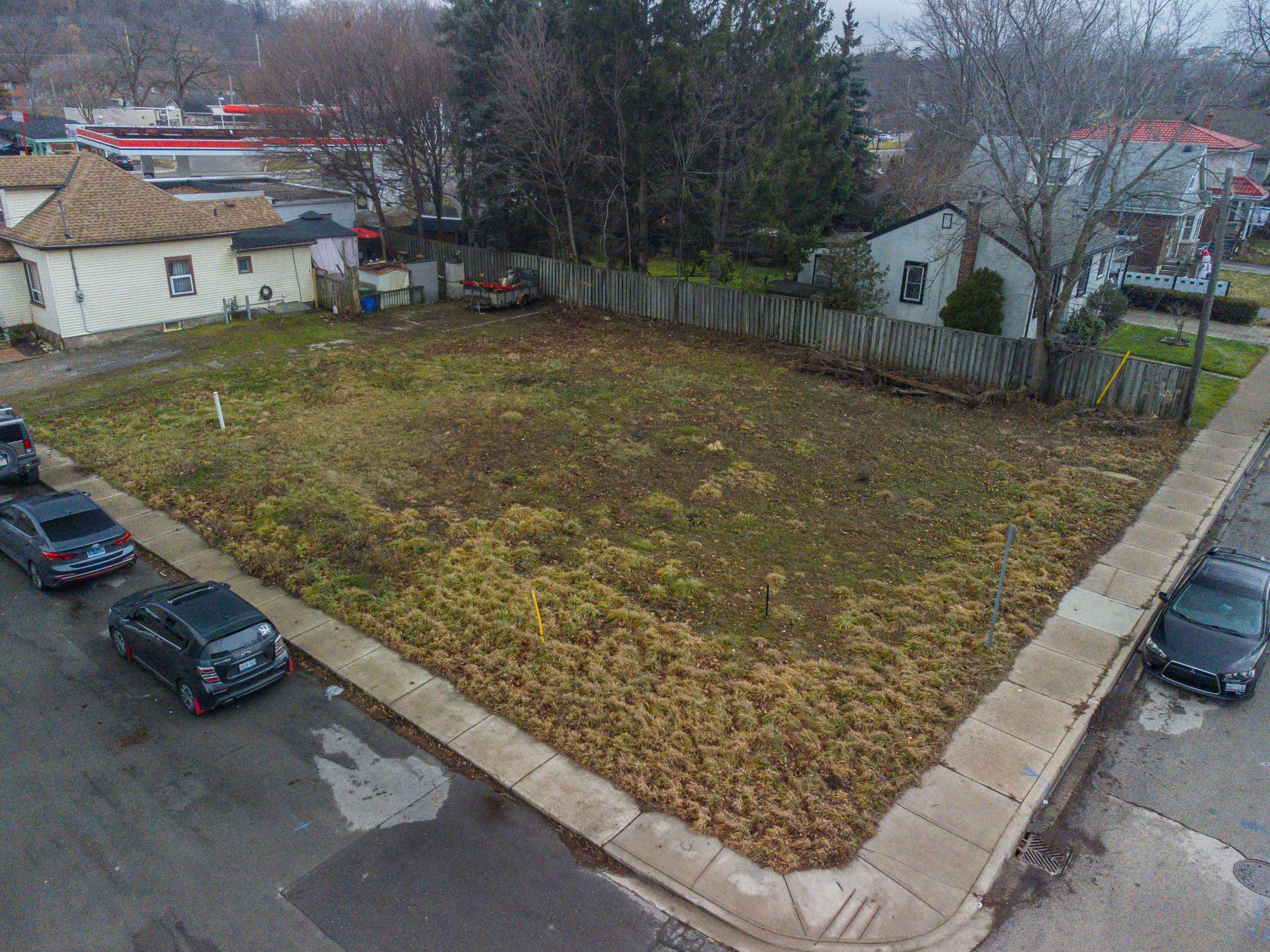 4 Thorpe Street, Hamilton, On L9h 1k3