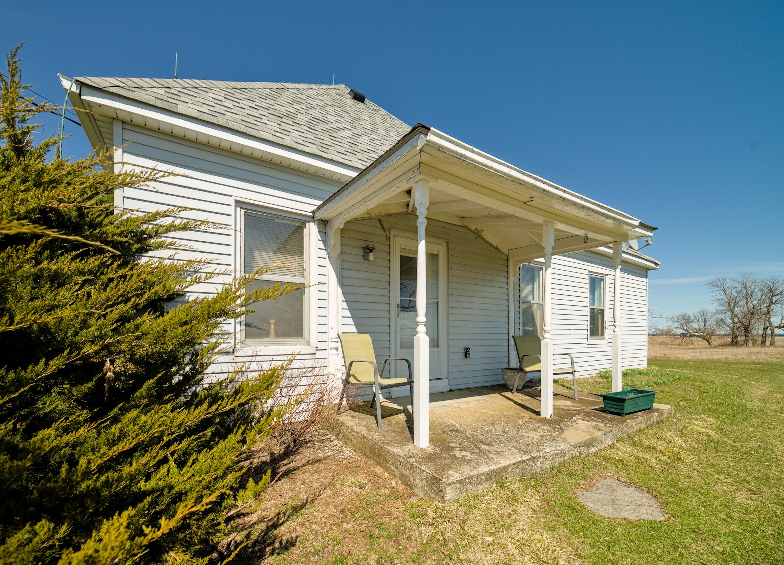 10 Front Road, Loyalist, On K0h 2s0