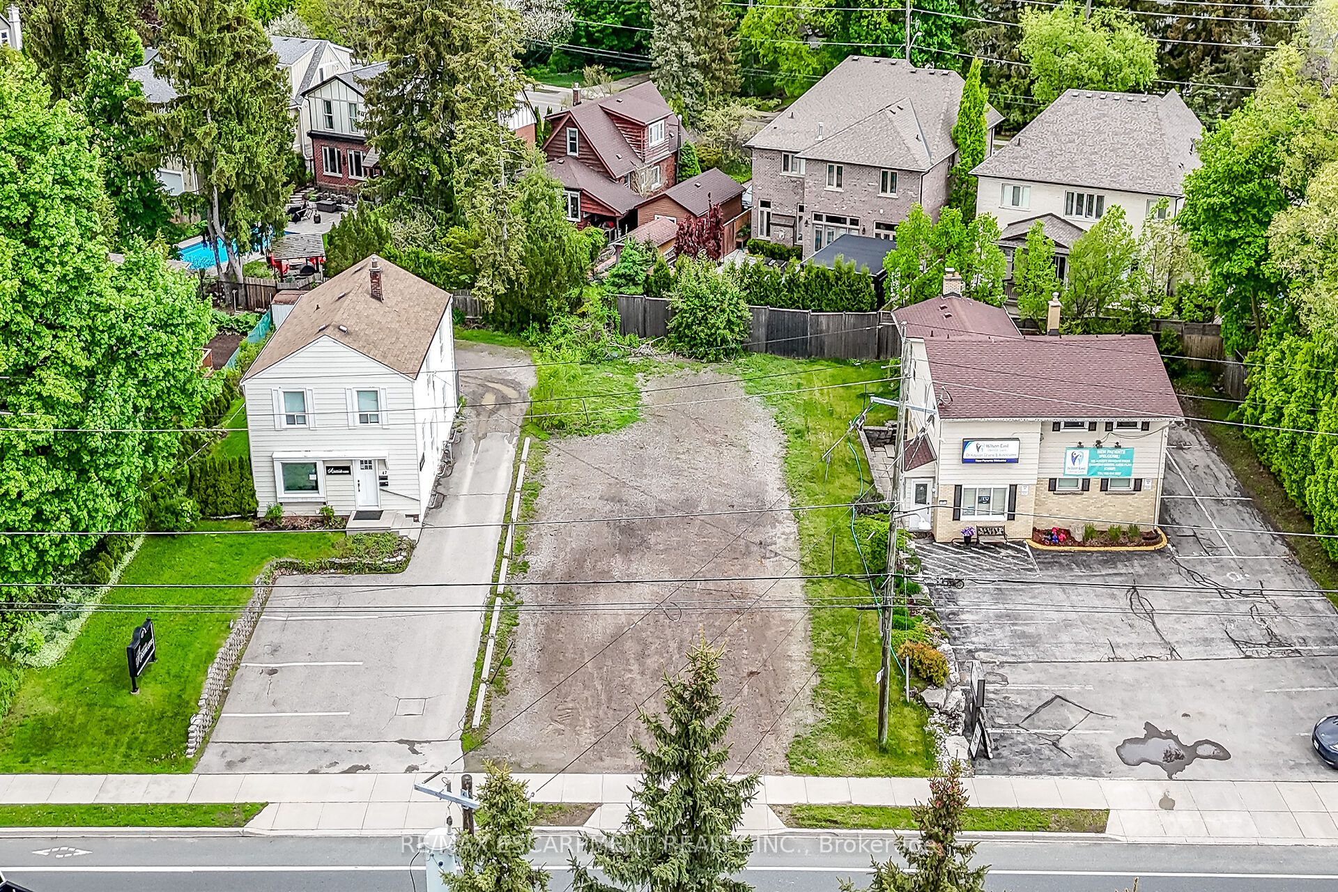 51 Wilson Street E, Hamilton, On L9g 2b3
