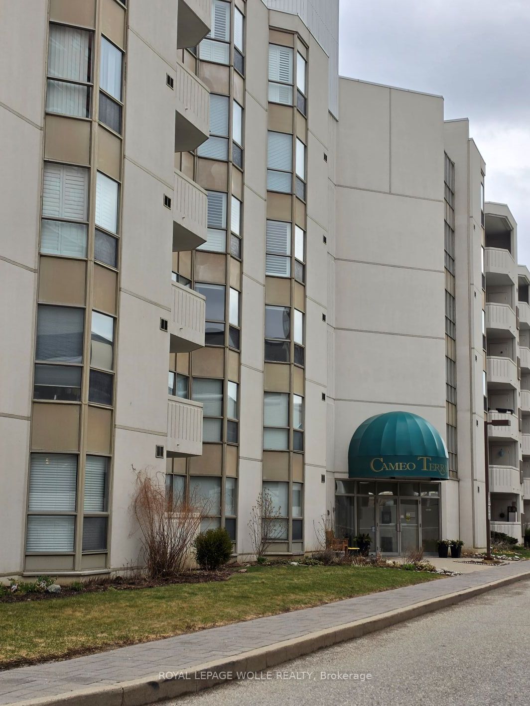 3267 King Street E 204, Kitchener, On N2a 4a4