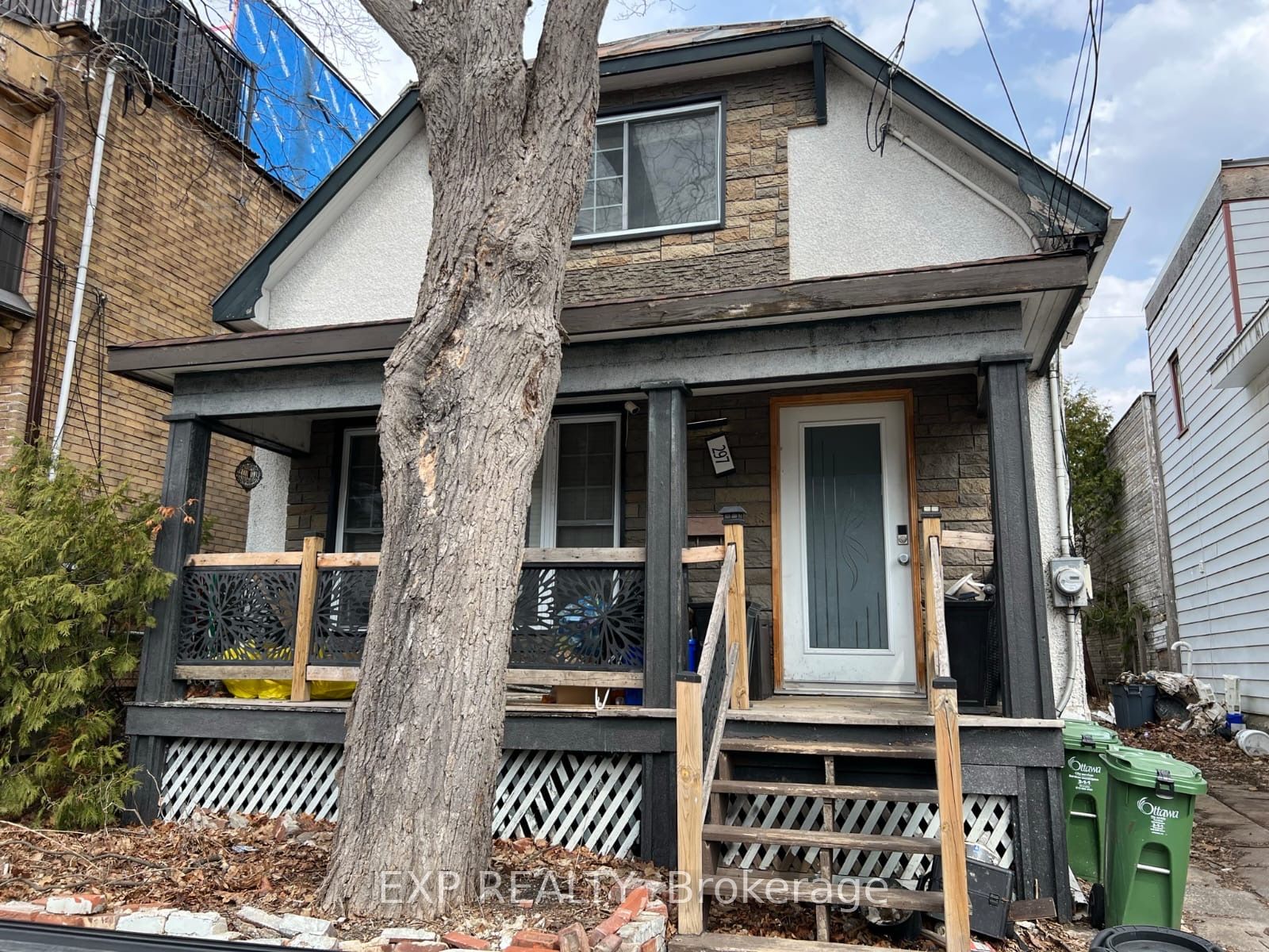 297 Cyr Avenue, Vanier And Kingsview Park, On K1l 7n6