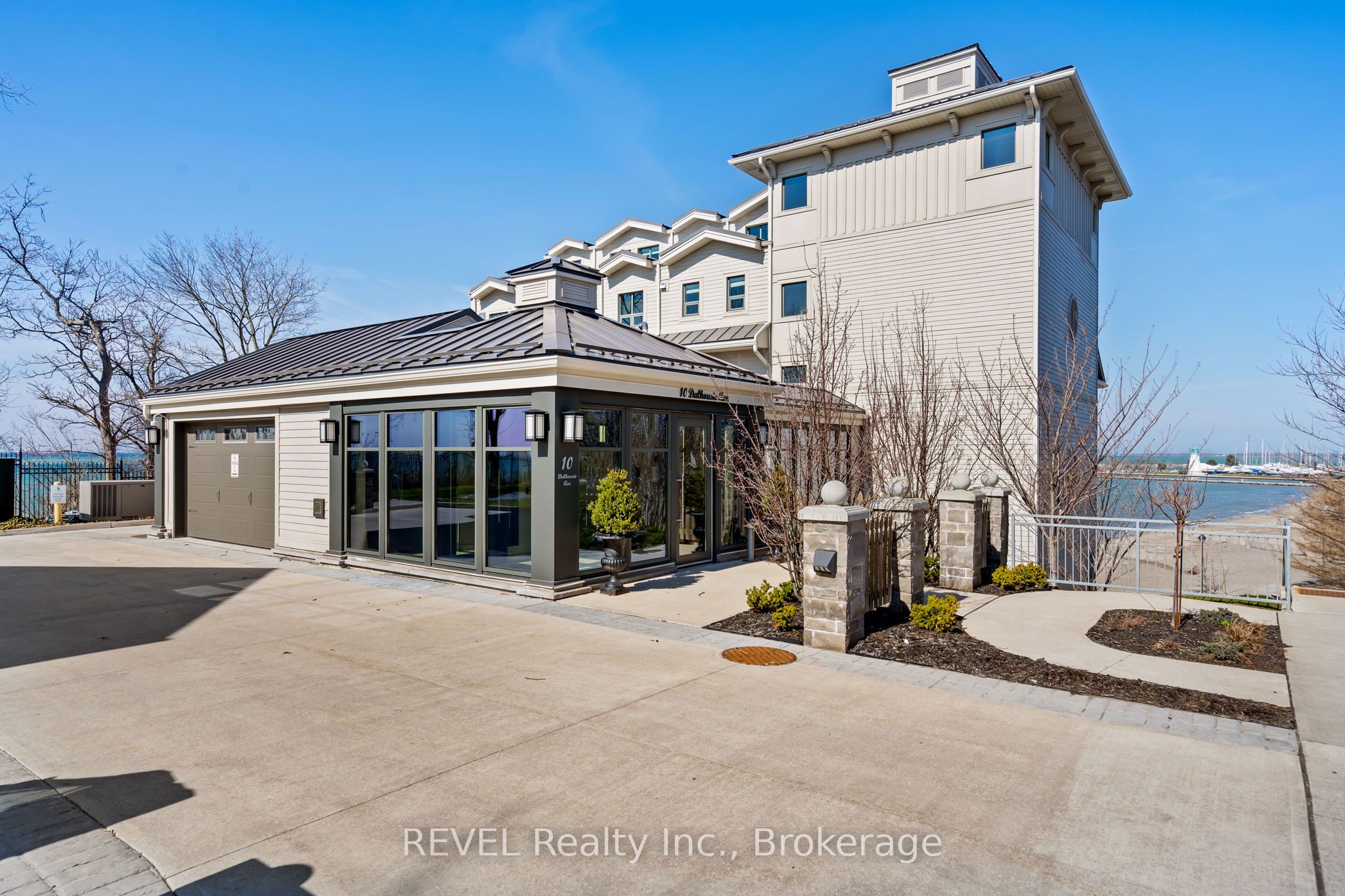 10 Dalhousie Avenue N 402, St. Catharines, On L2n 4w4