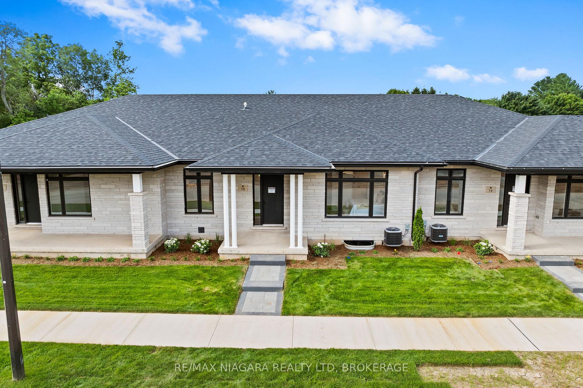 16 Accursi Crescent, Pelham, On L0s 1e2